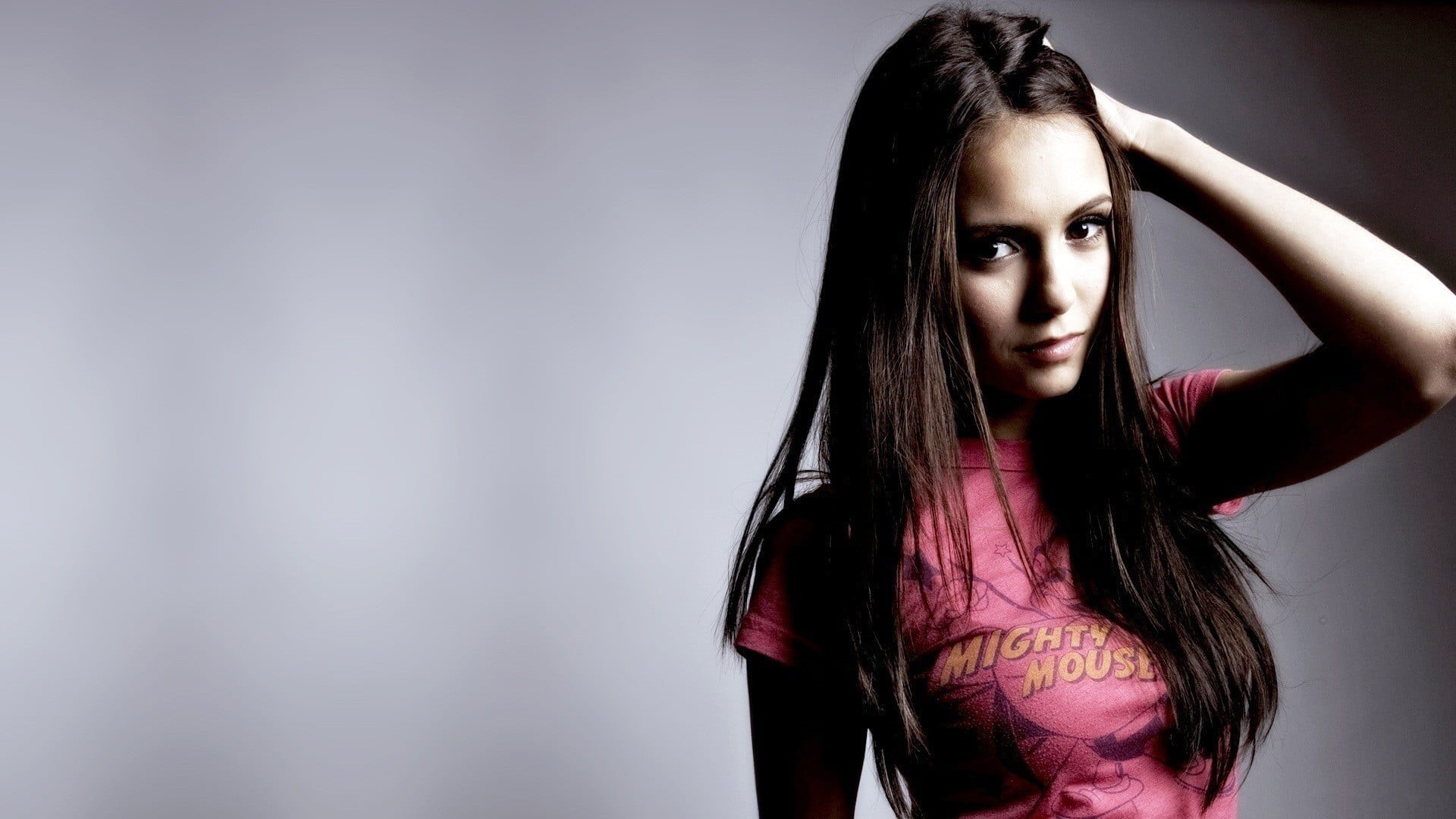 s, copy space, long hair, adult, neck, young adult, front view, hairstyle, eyes, simple background, human face, brunette, T-shirt, one person, women, crew, HD Wallpaper