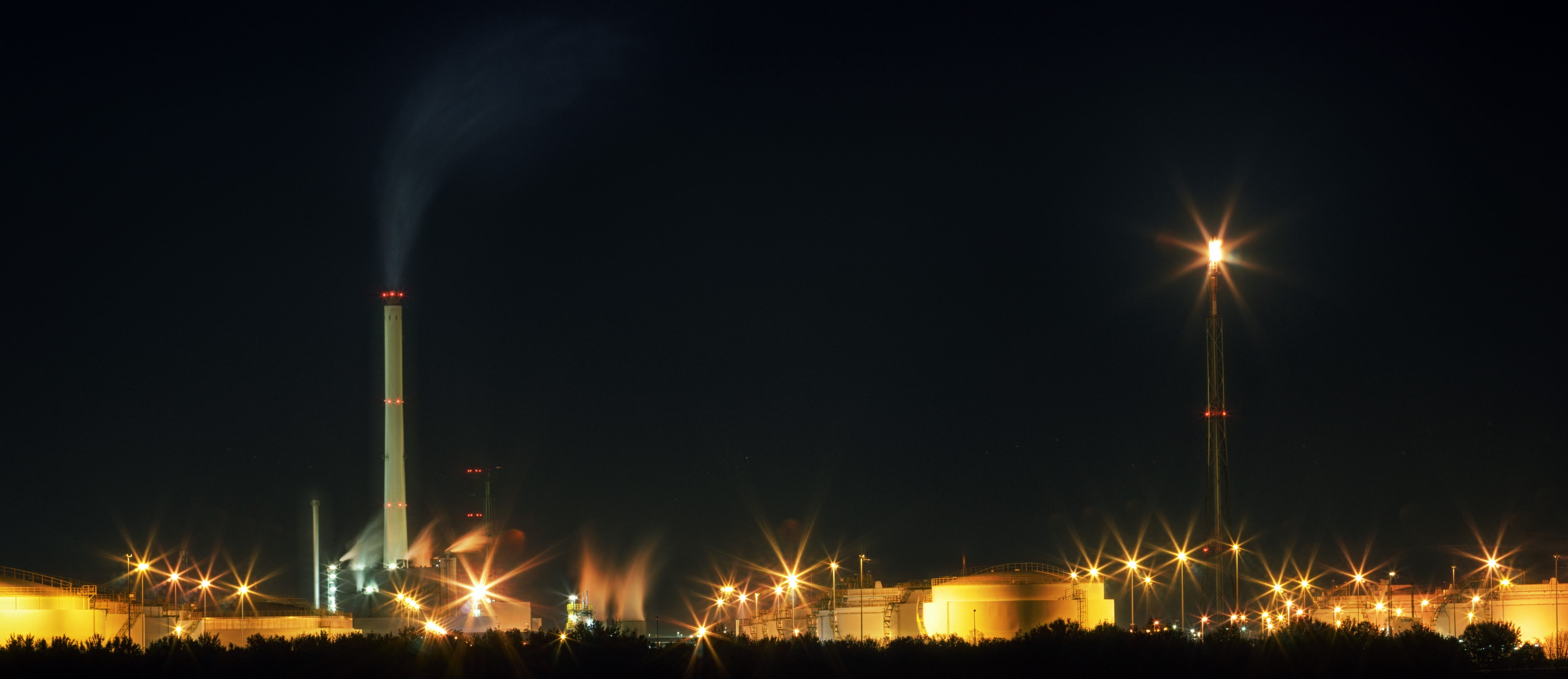 5K, air, nature, industry, no people, building exterior, industrial district, sky, oil industry, environmental protection, natural gas, illuminated, refinery, HD Wallpaper