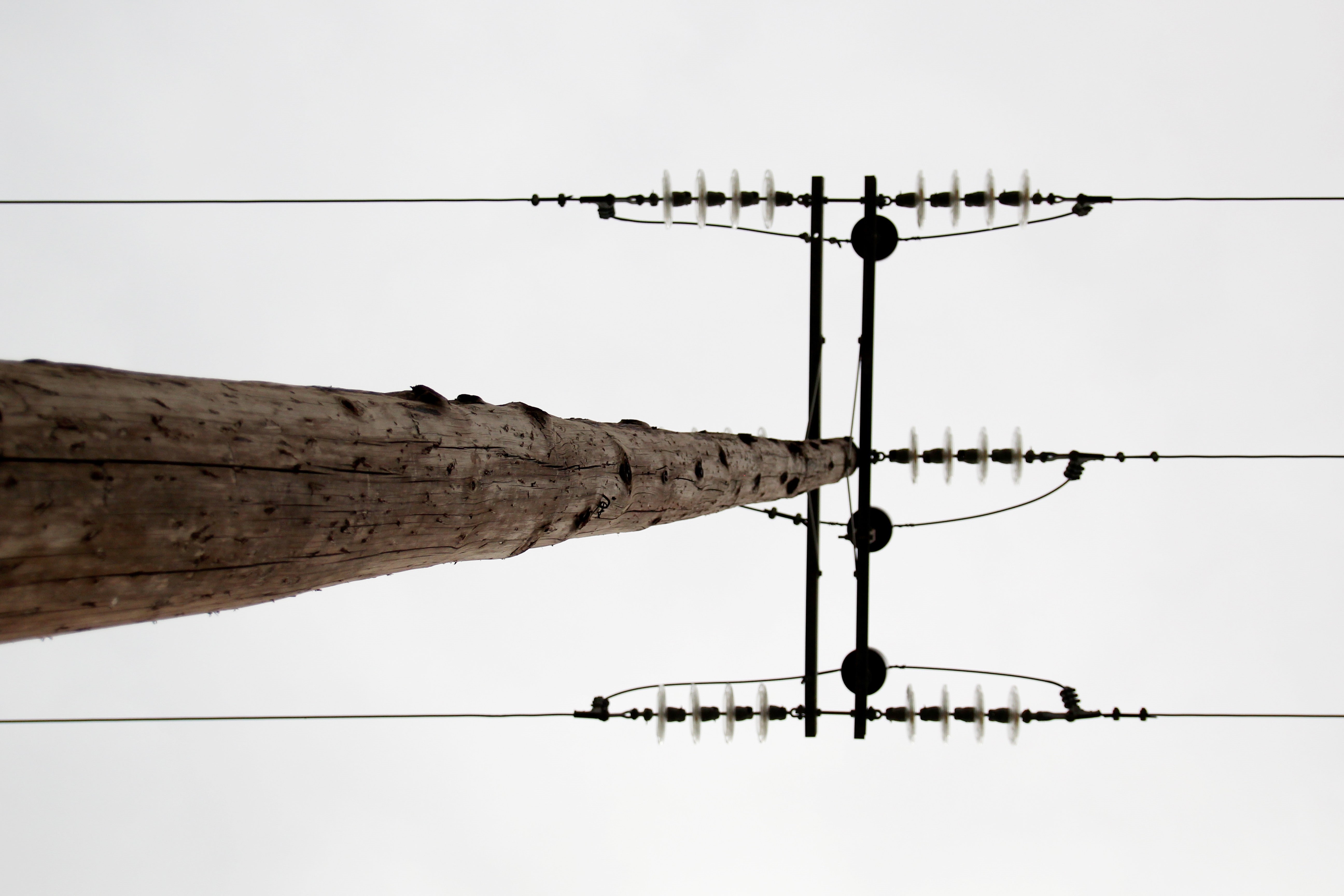 worms eye view, utility pole, simple background, power lines, wood, overcast, 5K, HD Wallpaper