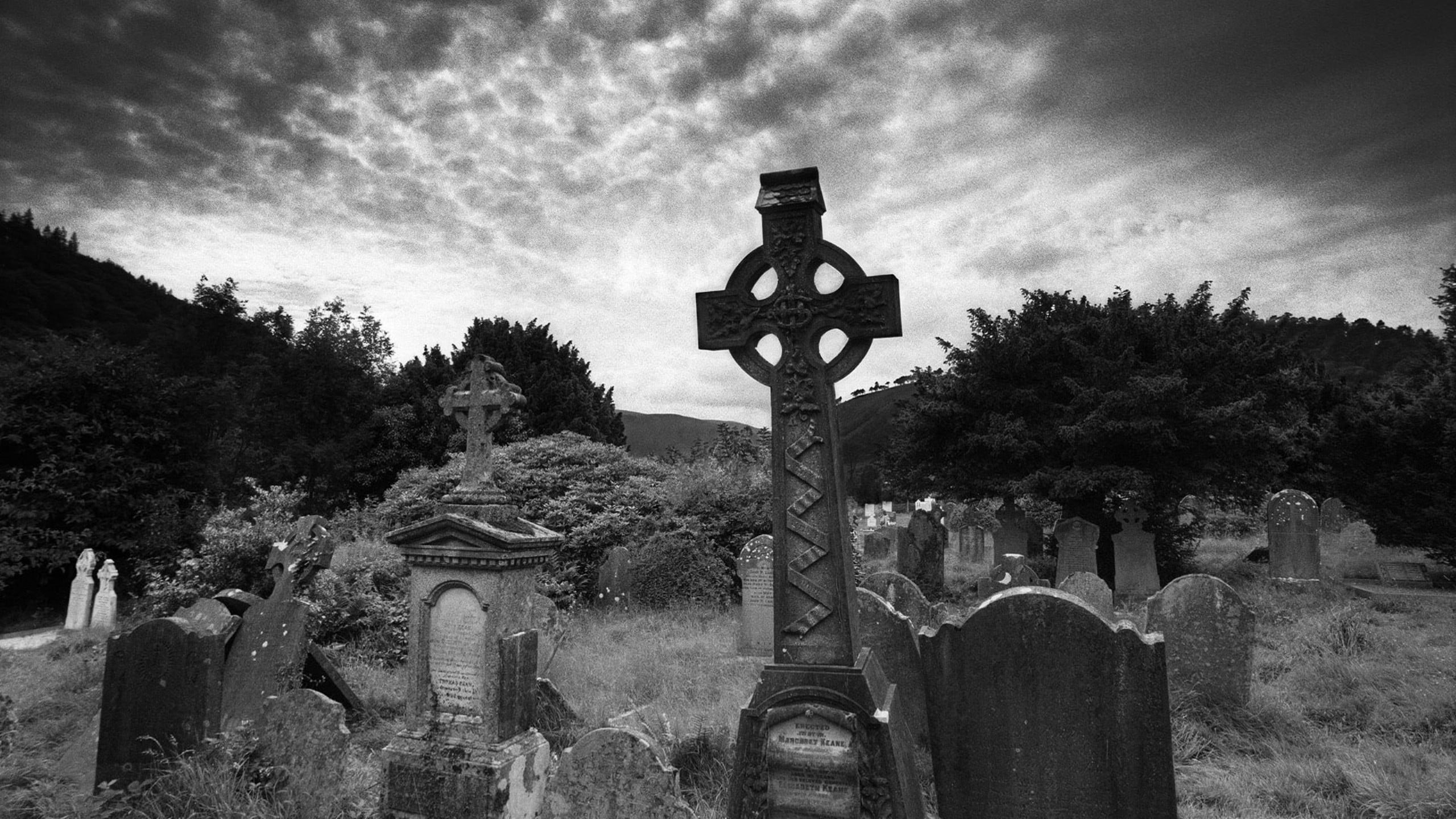 no people, tree, cemetery, 2K, symbol, sky, tombstone, belief, monochrome, stone, sadness, history, tombstones, nature, grave, plant, cloud - sky, graveyards, HD Wallpaper