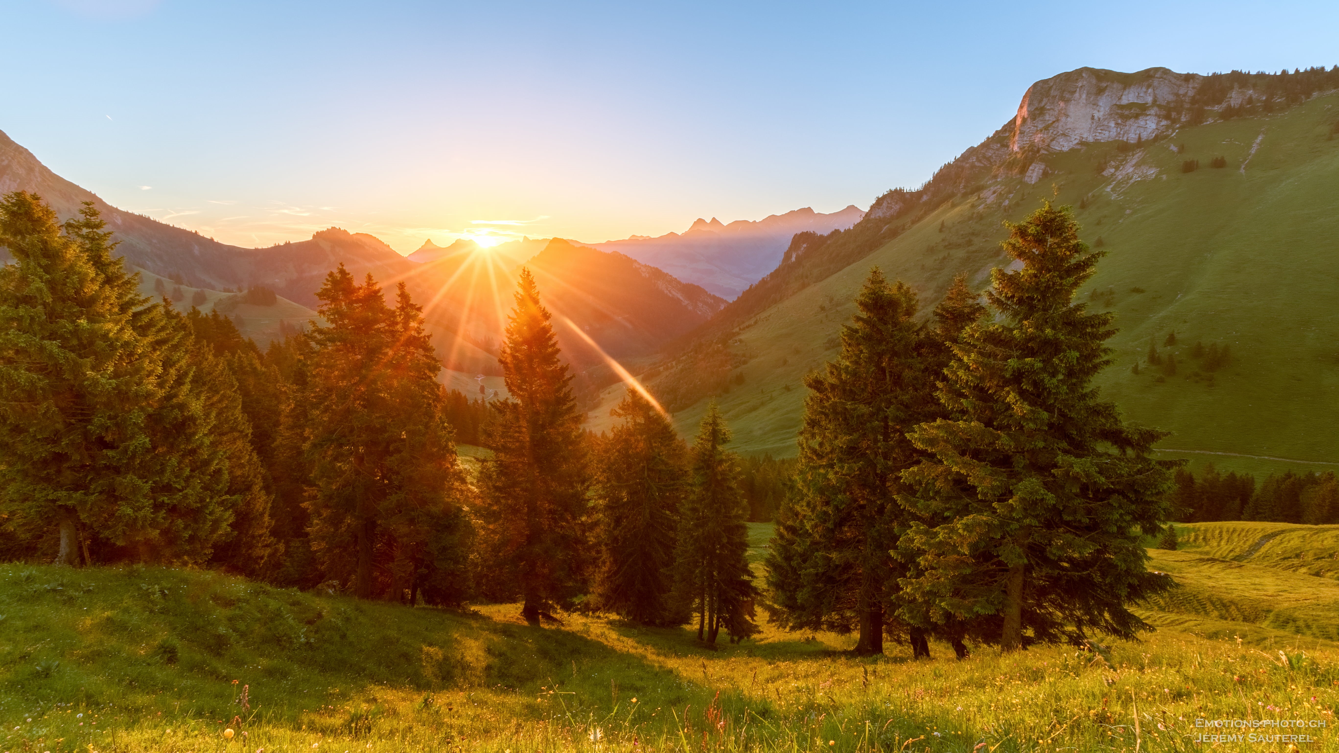 5K, landscape, Soleil, sunlight, beautiful, photography, summer, green  mountain, sunrise, rural Scene, blue  sun, outdoors, scenics, sunbeam, tree, sunset, HD Wallpaper