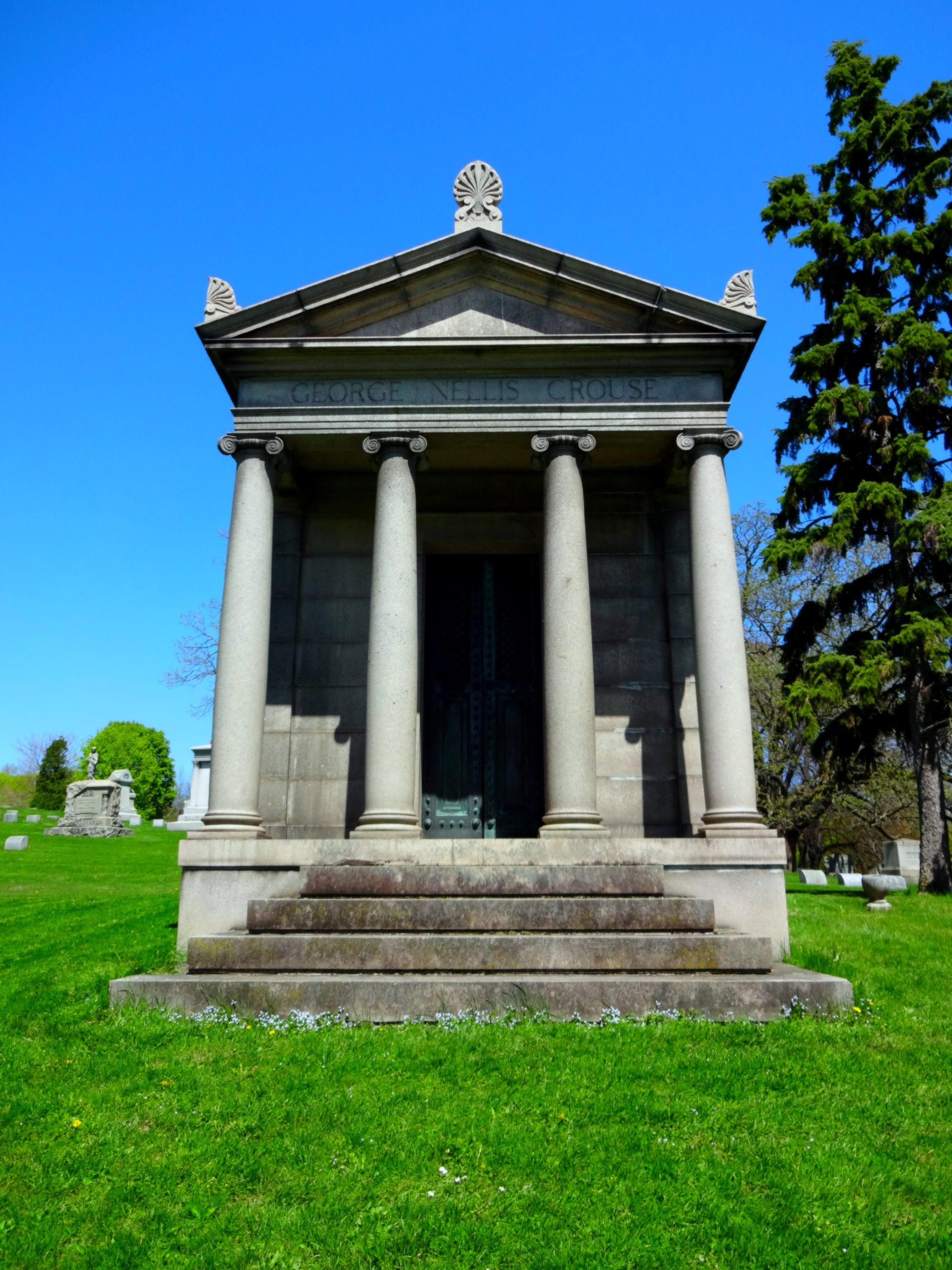 religion, the past, funeral, oakwood, crypt, grave, mausoleum, low angle view, daytime, cemetery, vault, sky, spiritual, antique, outdoors, tree, plant, Phone HD Wallpaper