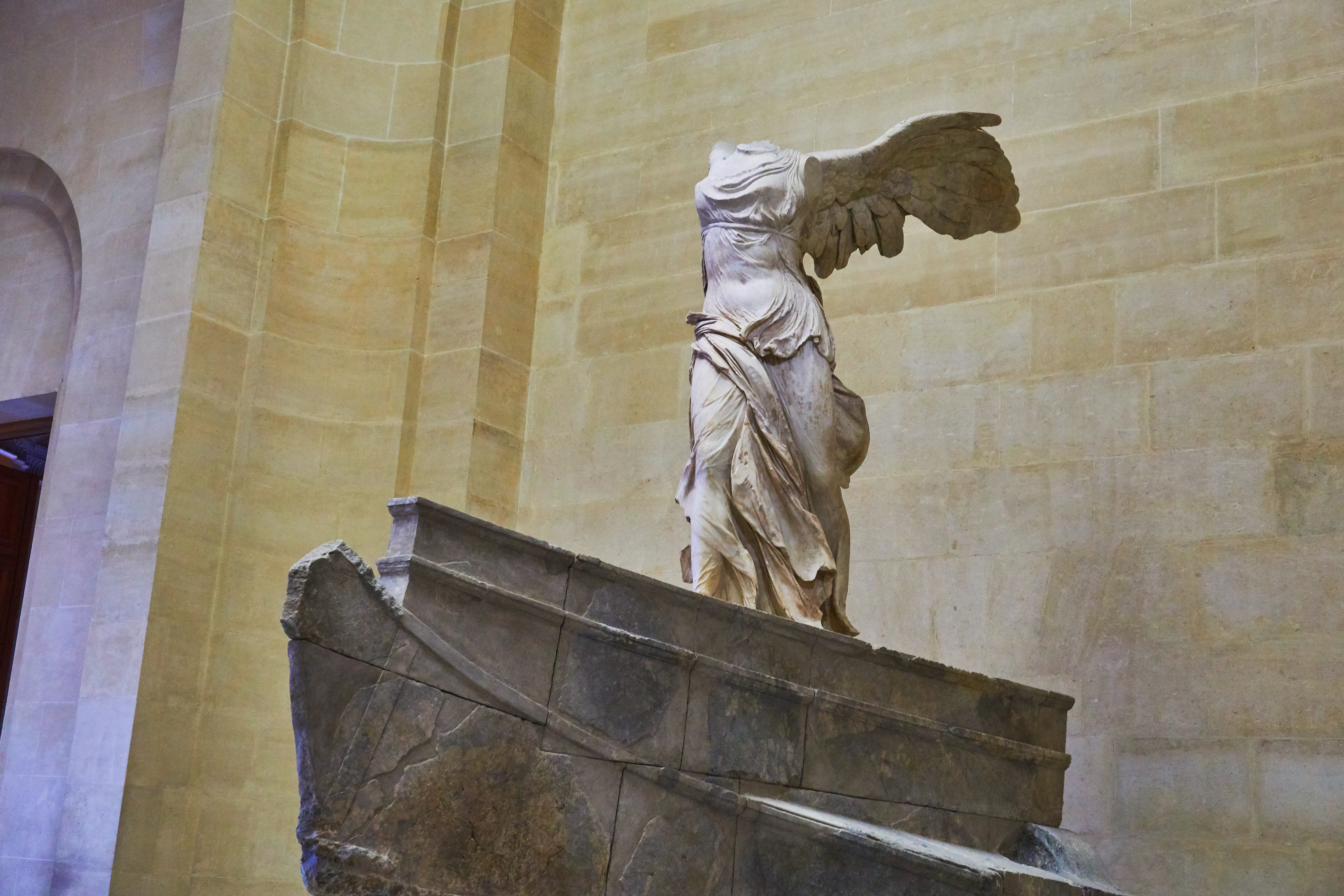 marble, figure, craft, museum, history, louvre, building exterior, places of interest, statue, built structure, tourism, antiquity, architecture, travel destinations, HD Wallpaper