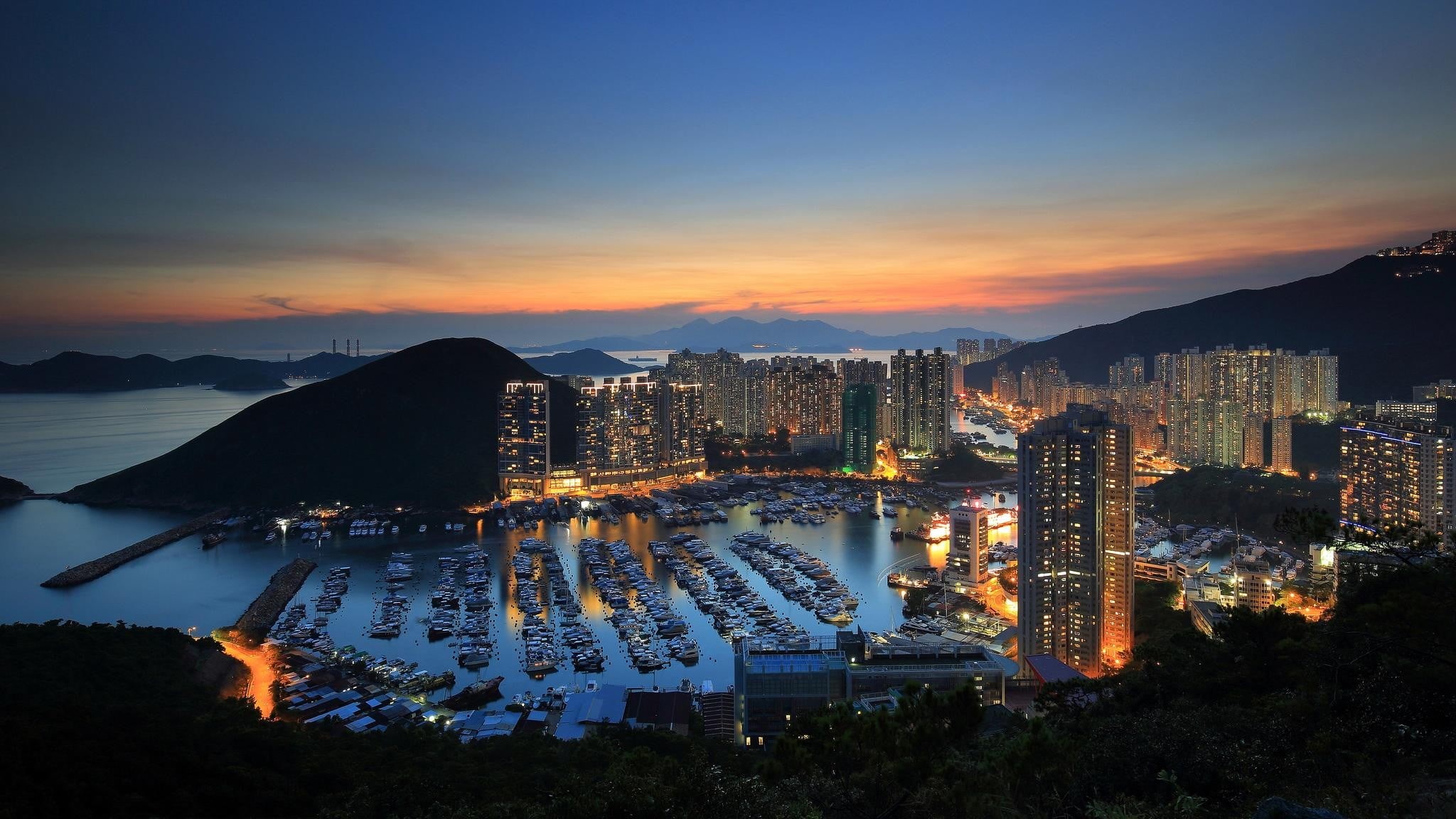 built structure, office building exterior, harbor, building exterior, dusk, Hong Kong, mountain, beauty in nature, sunset, night, nature, mountains, city, HD Wallpaper
