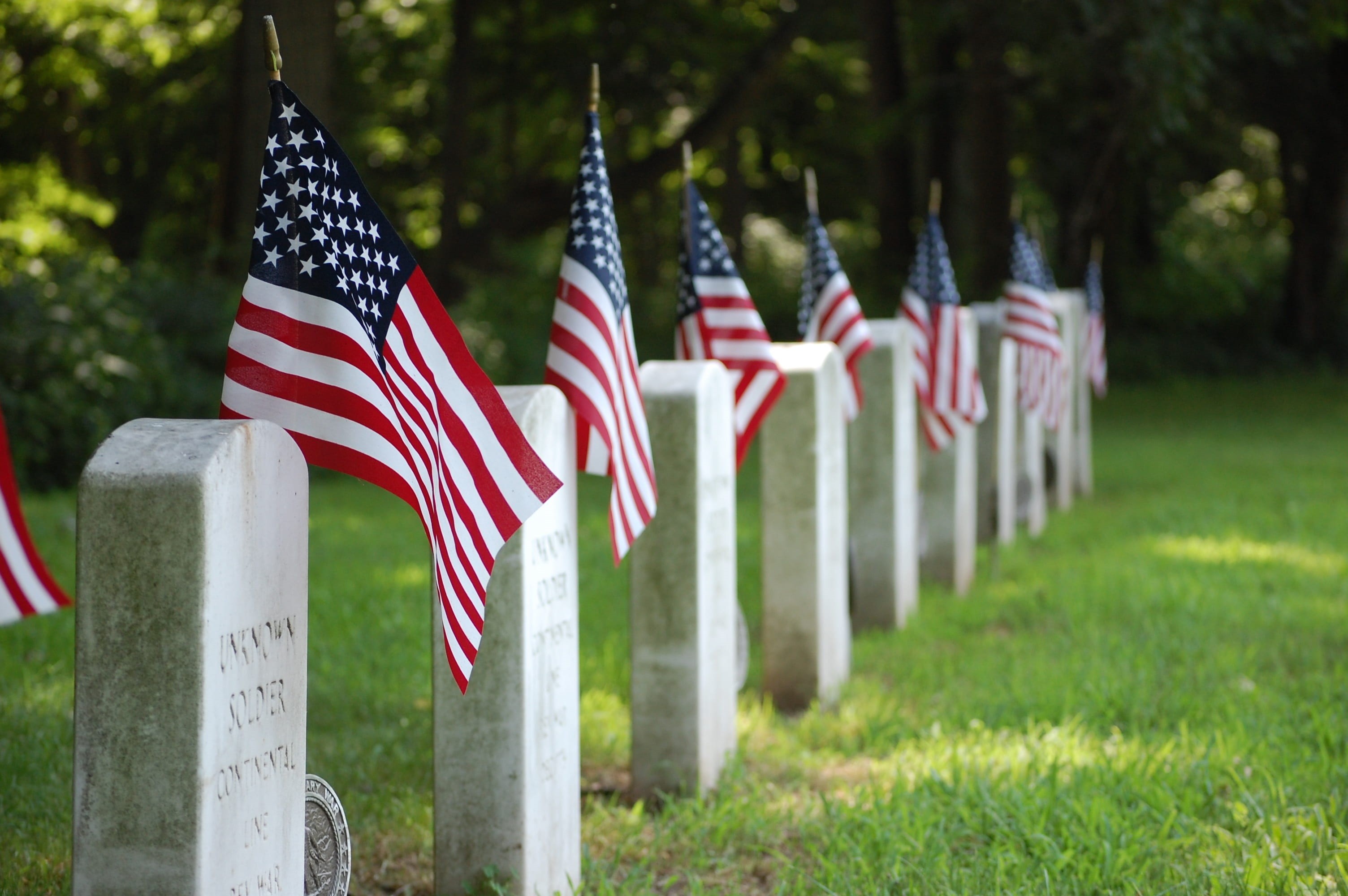 honor, national, flaglet, daytime, army, grave, focus on foreground, usa, independence, soldier, no people, armed, burial, gravestone, graves, flag, hero, HD Wallpaper