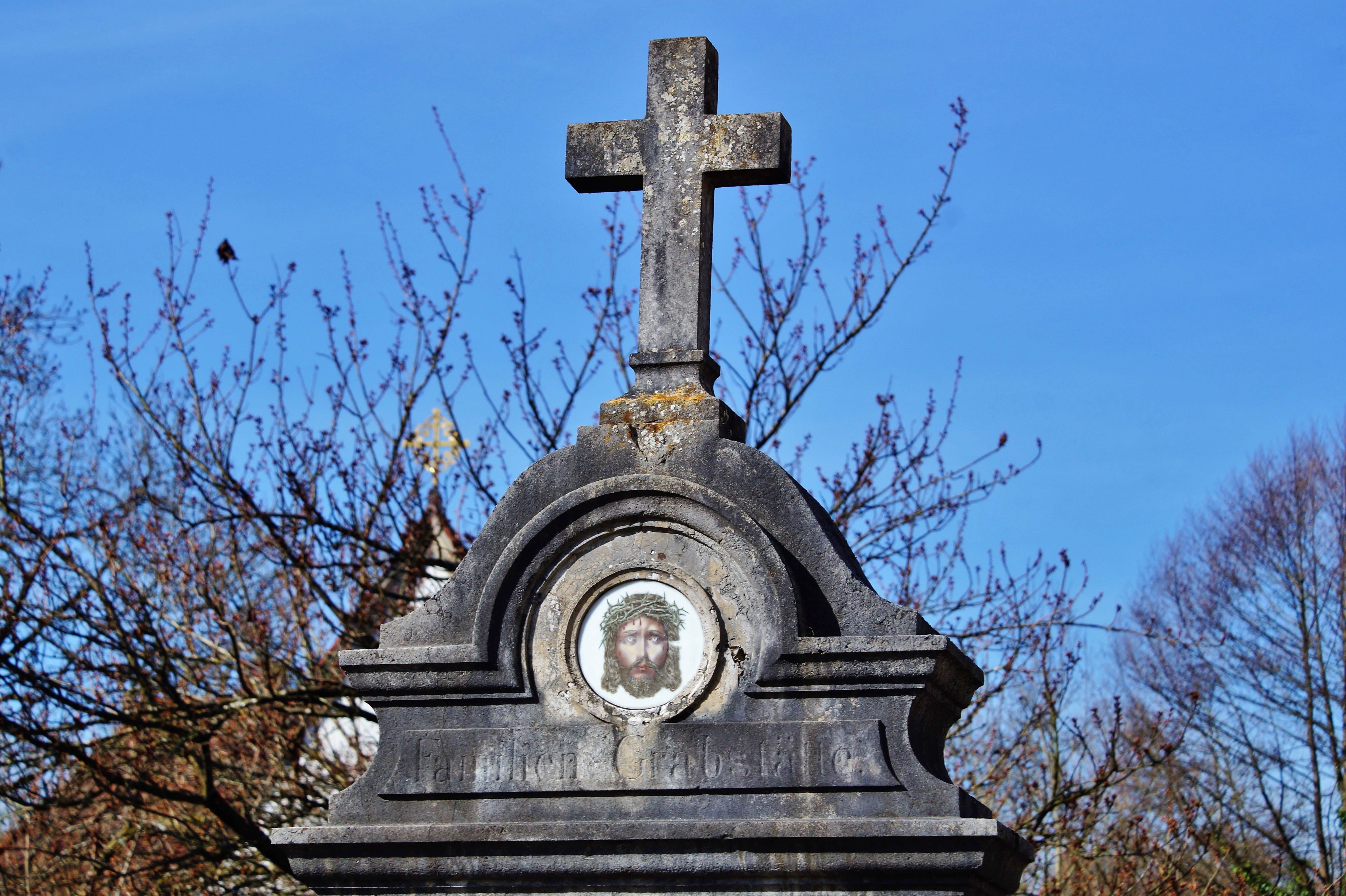 Grave, Old Cemetery, built structure, outdoors, cross Shape, cross, nature, funeral, bare tree, christianity, catholicism, 5K, final resting place, symbol, HD Wallpaper
