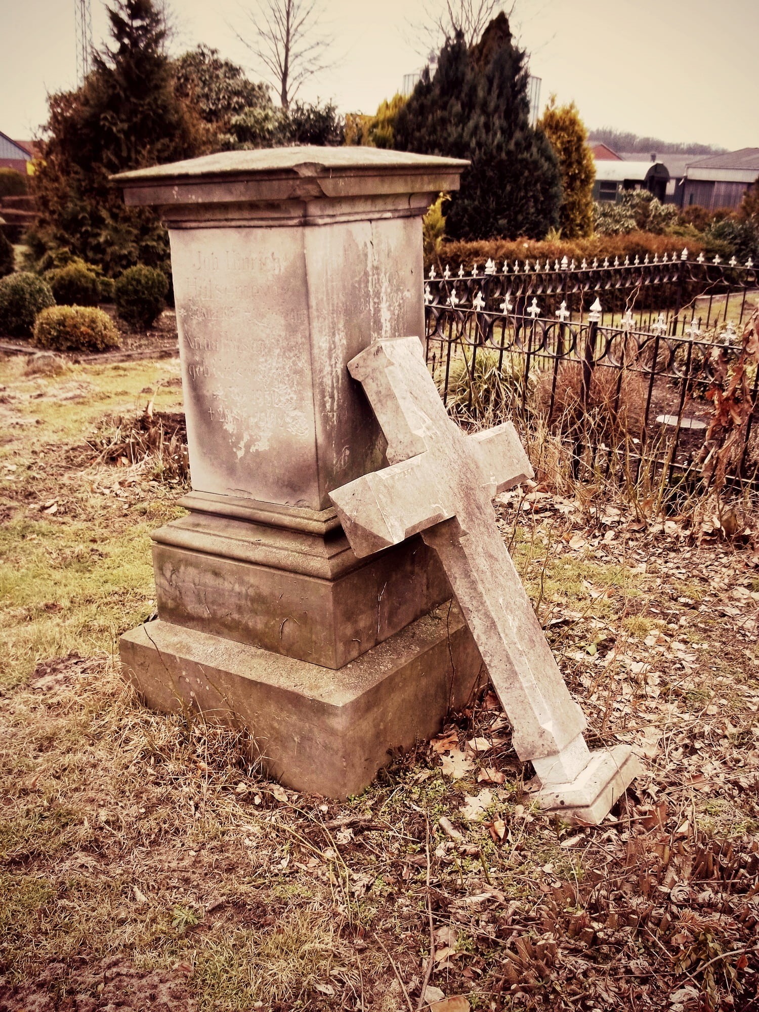 metal, focus on foreground, post, wood, environment, old, tombstone, tomb, cemetery, no people, landscape, growth, christianity, nature, field, plant, outdoors, Phone HD Wallpaper
