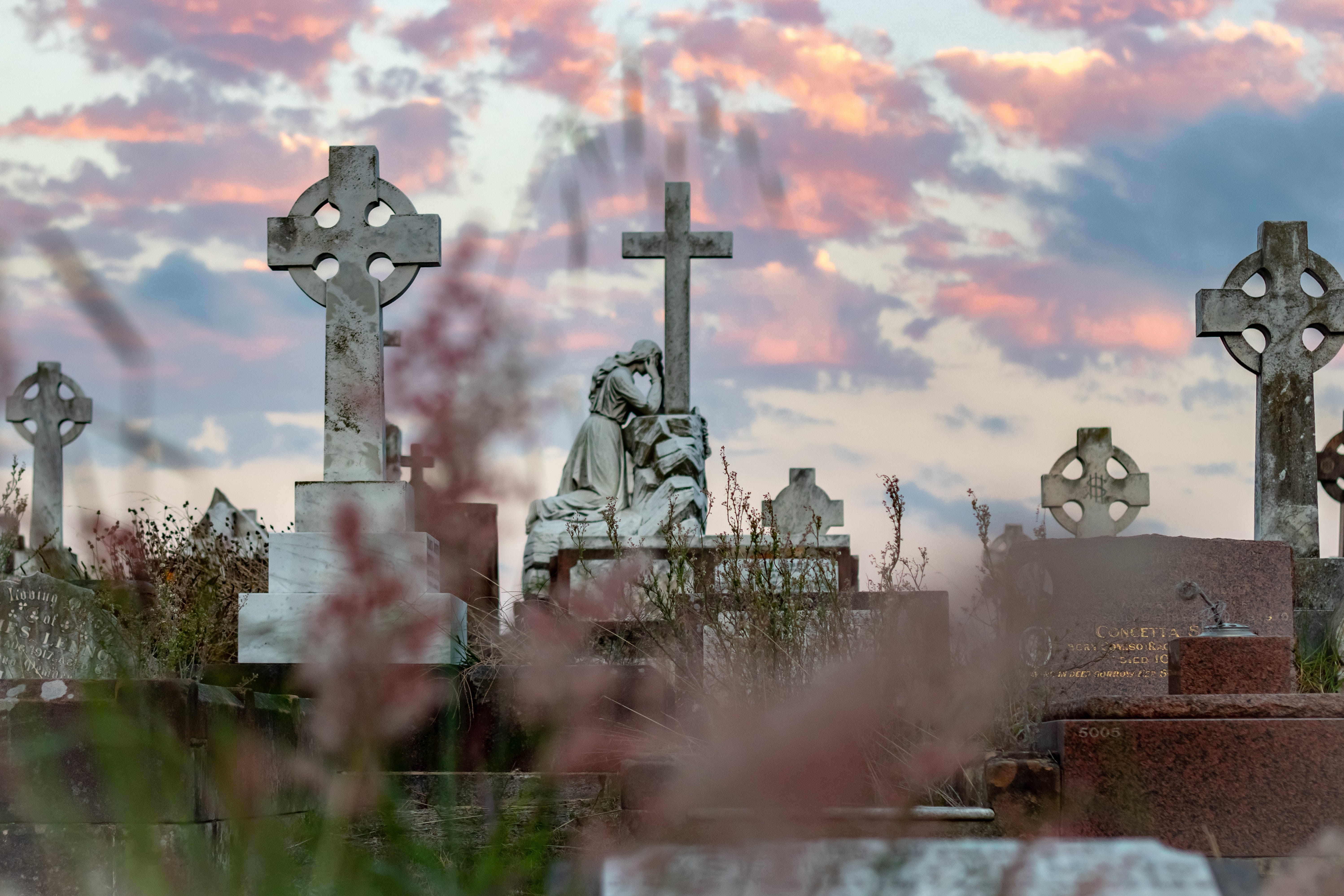 afterlife, history, architecture, no people, built structure, religion, sky, graveyard, angel, spirituality, graves, faith, cemetery, gothic, place of worship, HD Wallpaper