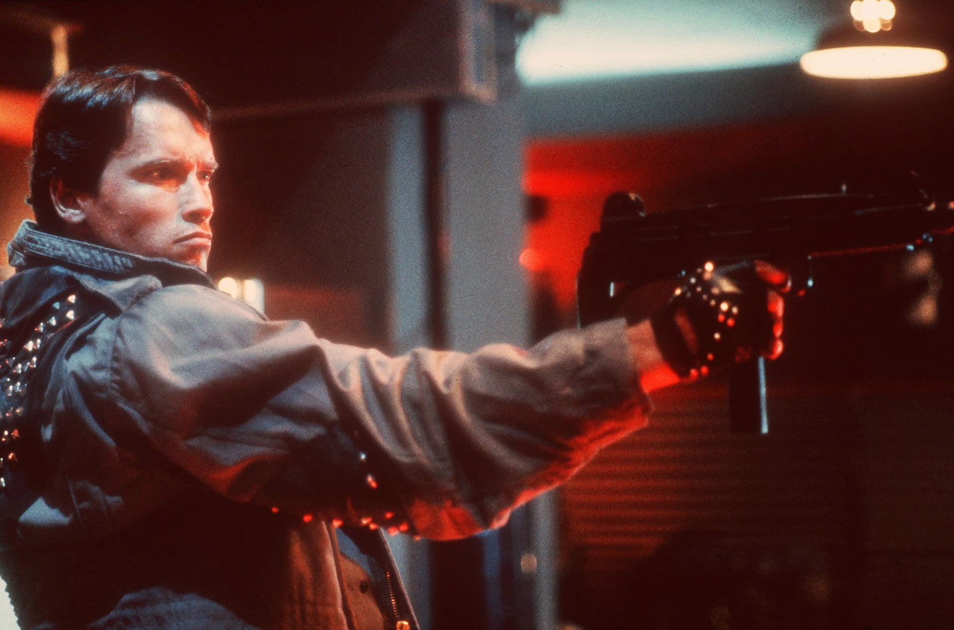 waist up, young, photographer, machine, adult, Actor, technology, young adult, mid adult, camera - photographic equipment, red, arnold, real people, Arnold Schwarzenegger, HD Wallpaper