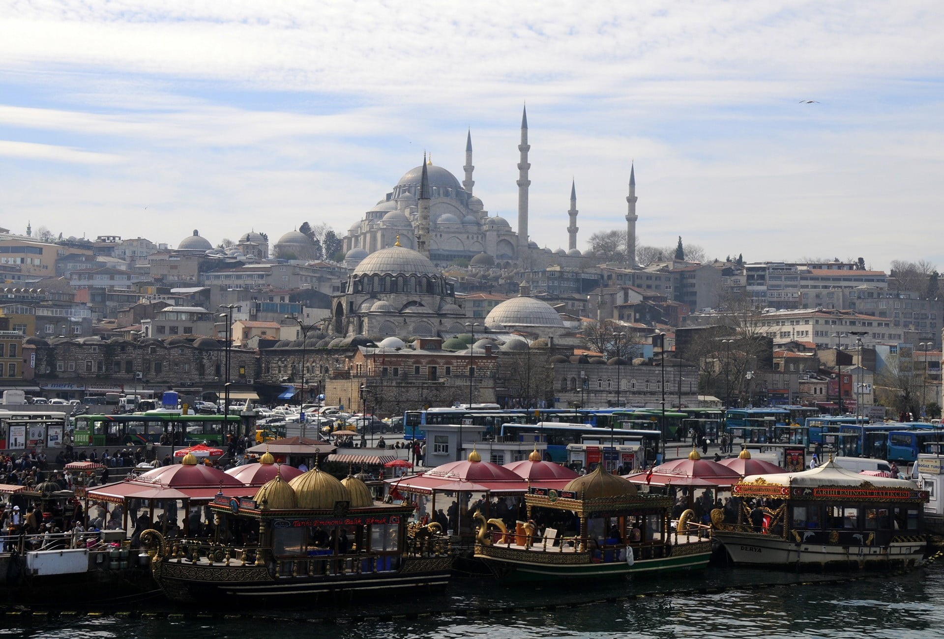 1080P, crowded, white, place of worship, sky, travel, residential district, city, day, religion, crowd, architecture, mosque, cloud - sky, nature, spirituality, HD Wallpaper
