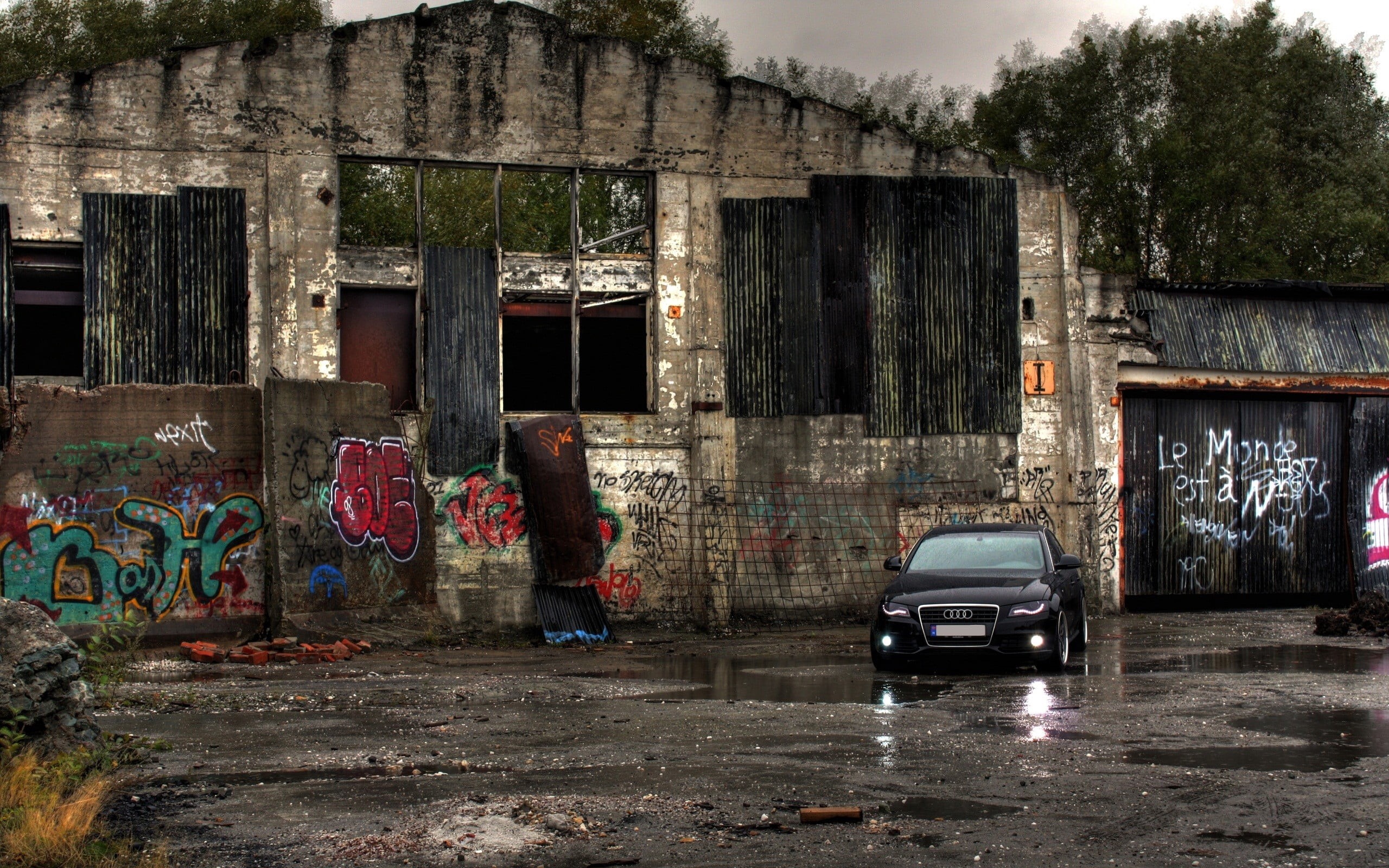 city, rusty, slum, wall - Building Feature, abandoned, plant, architecture, ruined, day, dirty, mode of transportation, ghetto, rotting, unhygienic, destruction, HD Wallpaper