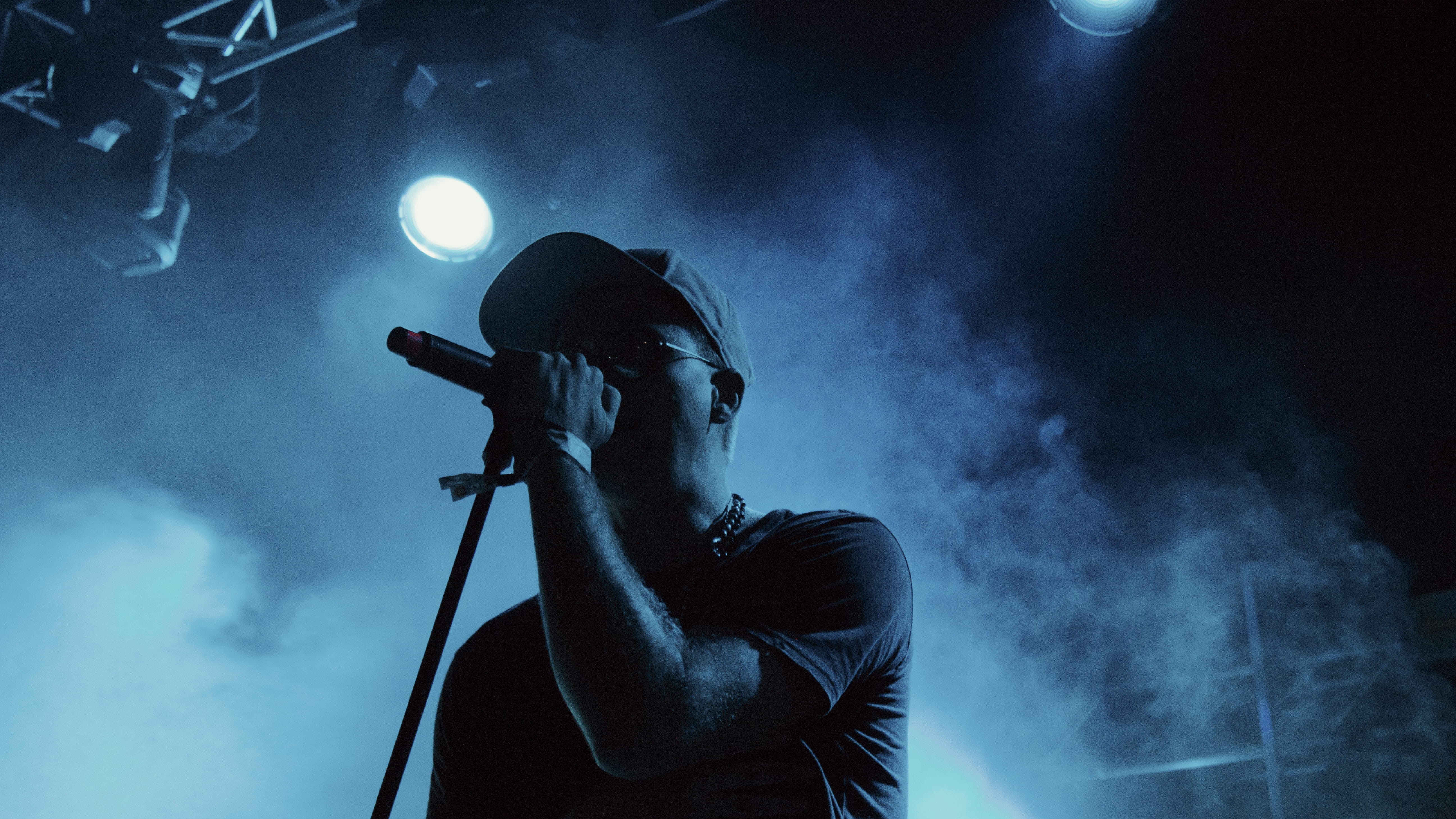 one person, man, stage, smoke - physical structure, enjoyment, singer, dark, performance, stage - performance space, event, plucking an instrument, illuminated, HD Wallpaper