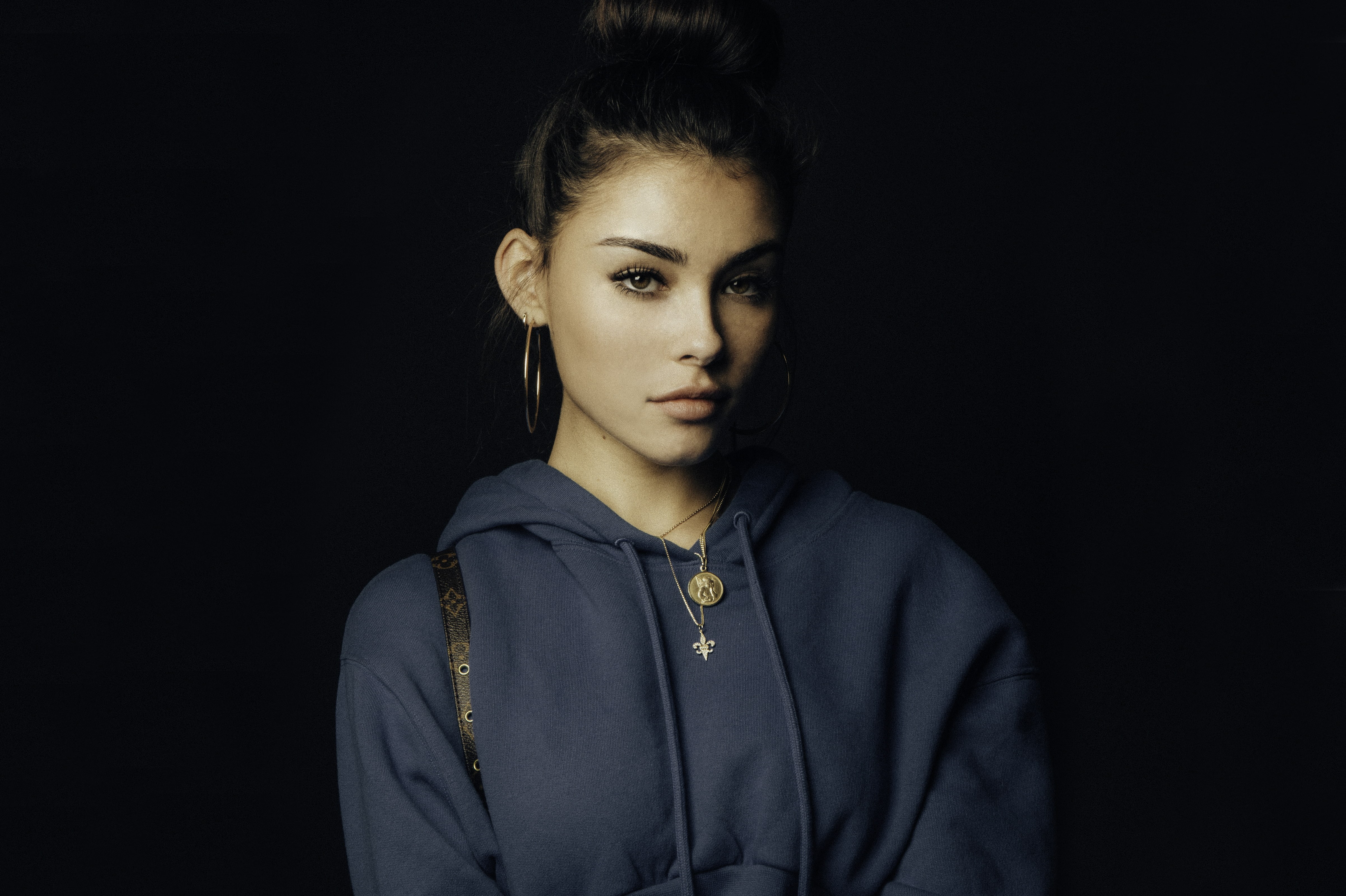 4K, singer, beer, madison, photoshoot, HD Wallpaper