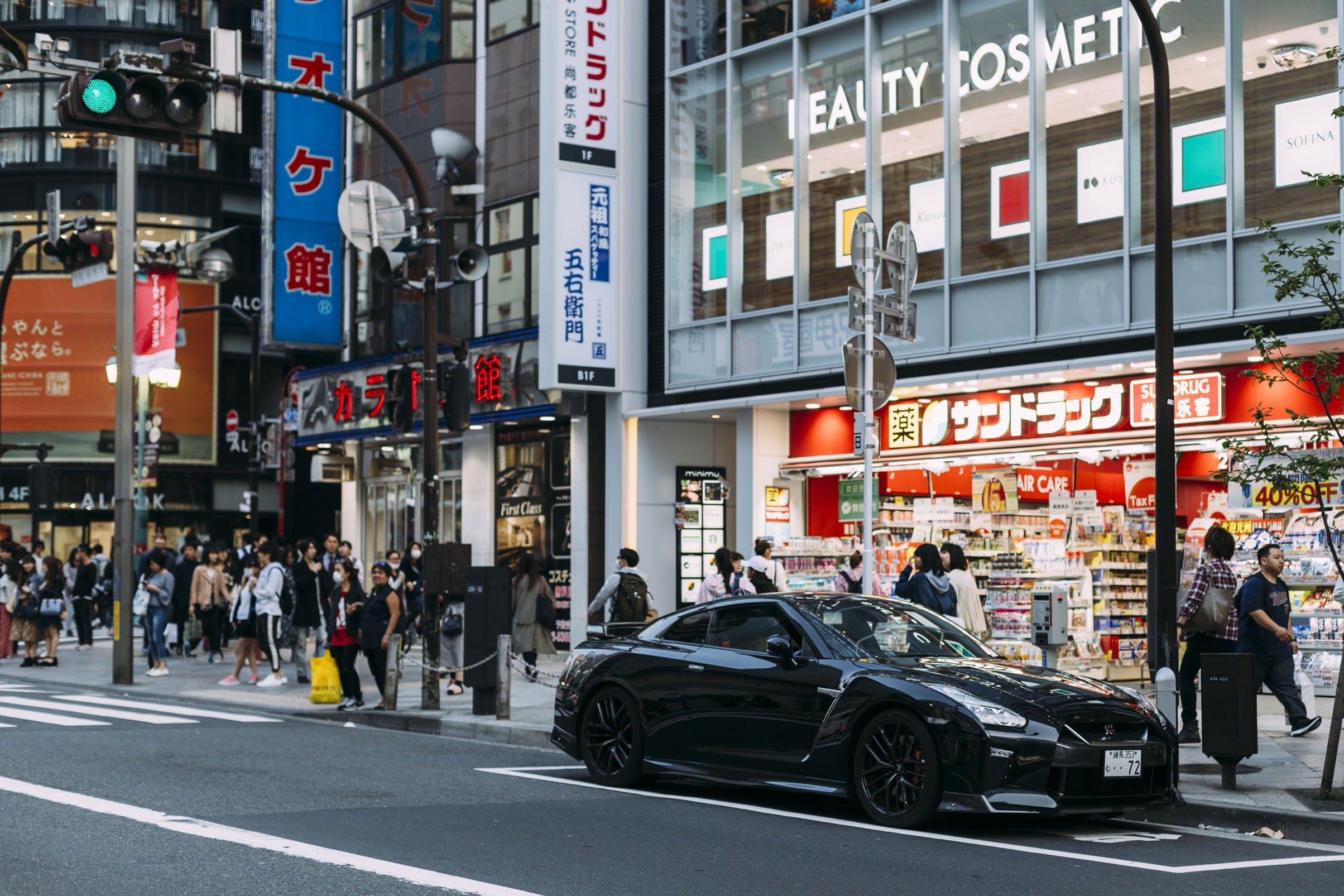 crowd, car, nightlife, city life, 1080P, city, street, gtr, built structure, road, building exterior, men, motor vehicle, transportation, architecture, HD Wallpaper