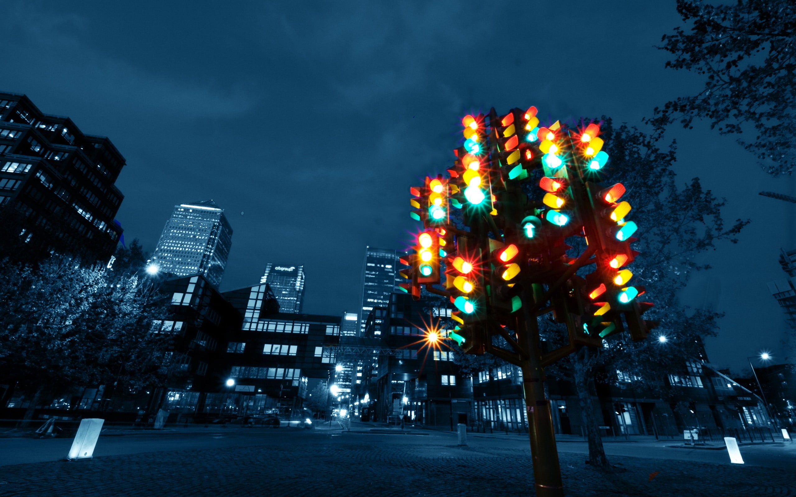 traffic lights, tree, light, black, no people, sky, outdoors, London, city life, cityscape, colorful, 2K, nature, UK, architecture, skyscraper, illuminated, HD Wallpaper