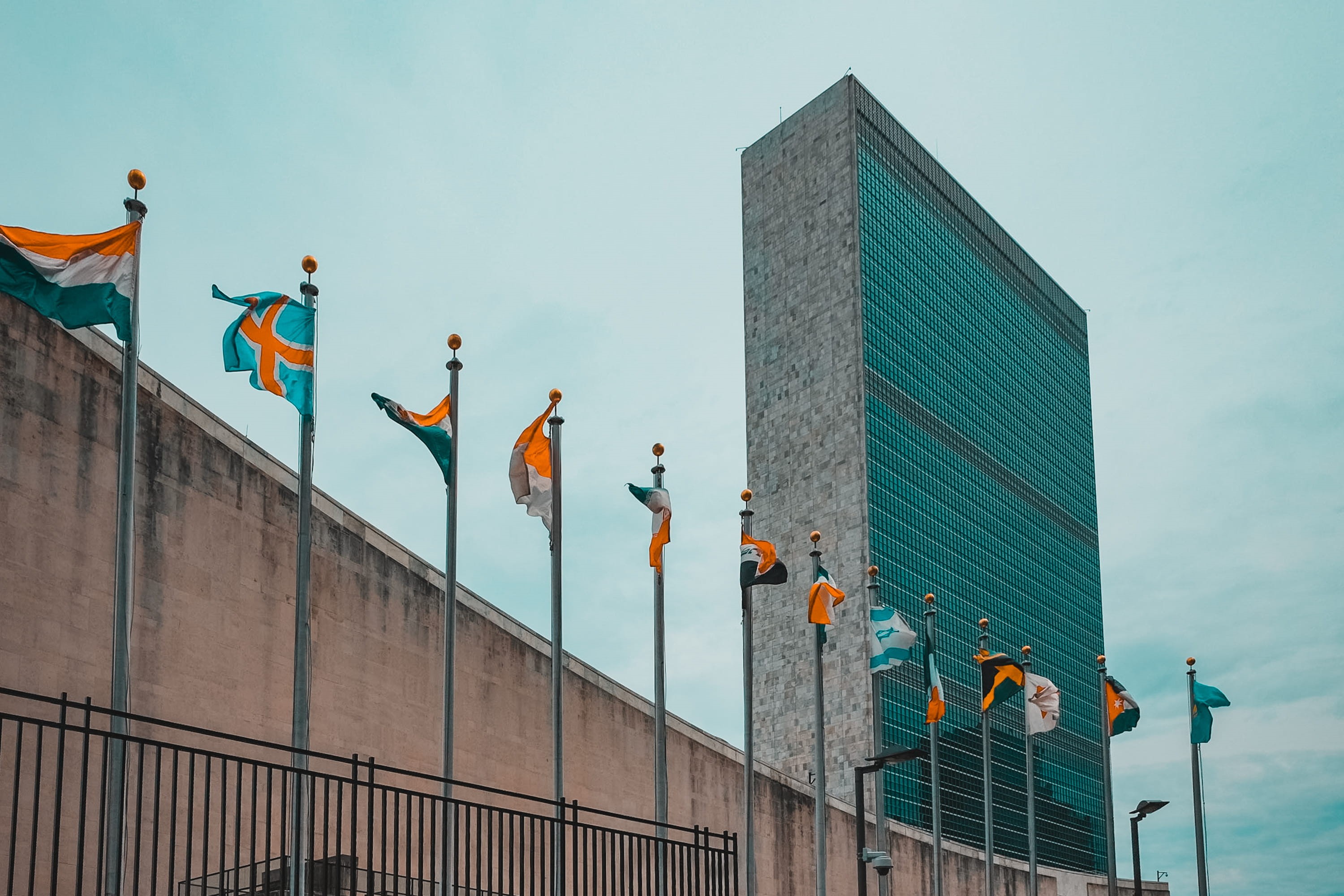 high rise, symbol, bird, people, occupation, office building exterior, skyscraper, building, built structure, outdoors, nature, flags, modern, working, HD Wallpaper