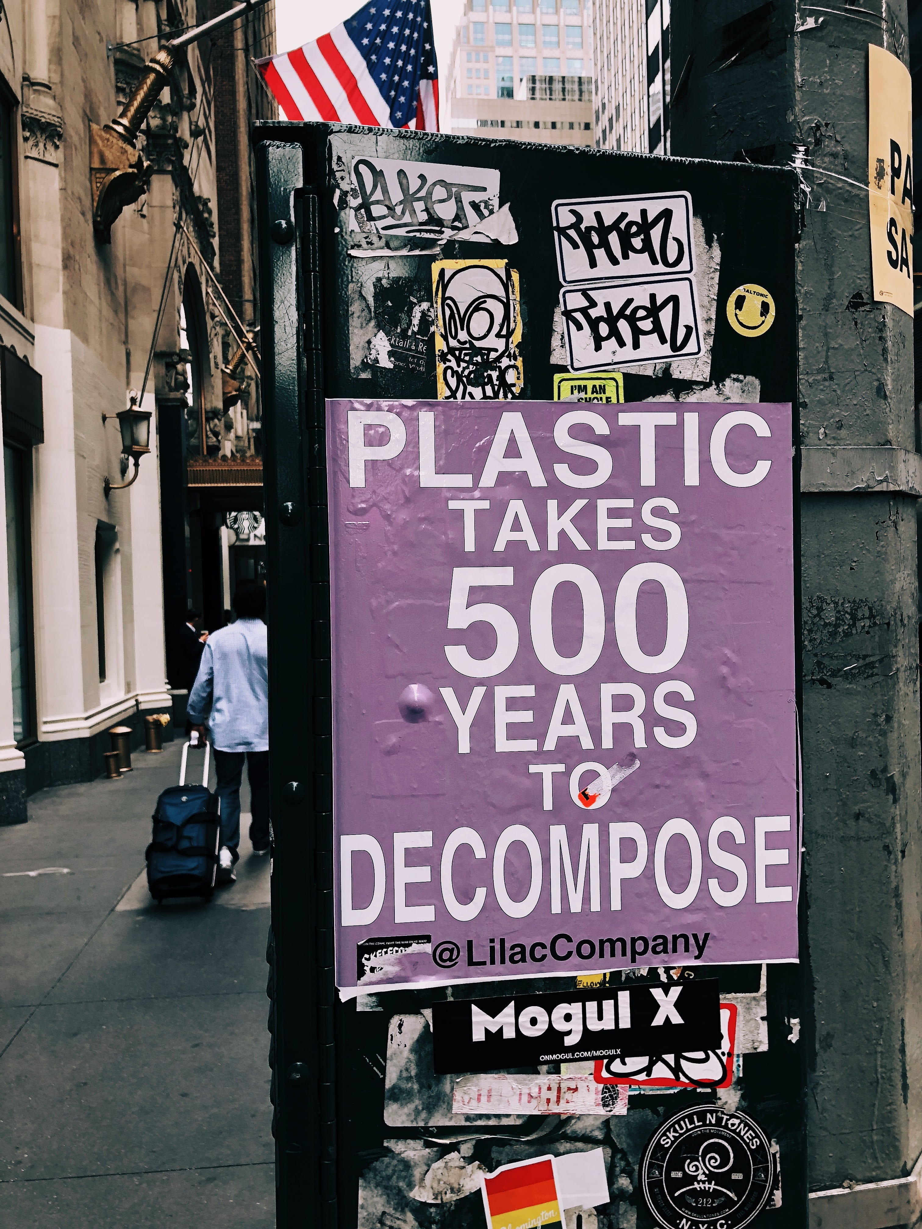 architecture, alley, 4K, takes, label, people, information, outdoors, paper, plastic, surface, street, western script, city, building, communication, sign, Phone HD Wallpaper