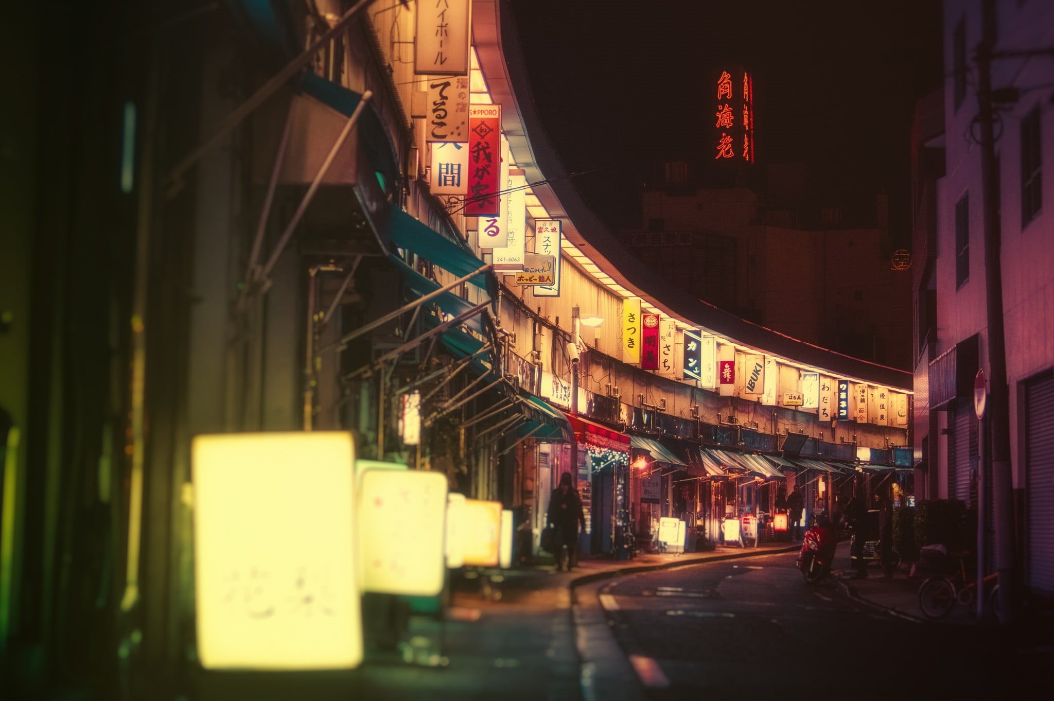 city life, street, building exterior, assorted, city street, night, residential district, architecture, sign, road, 1080P, window, transportation, selective focus, HD Wallpaper