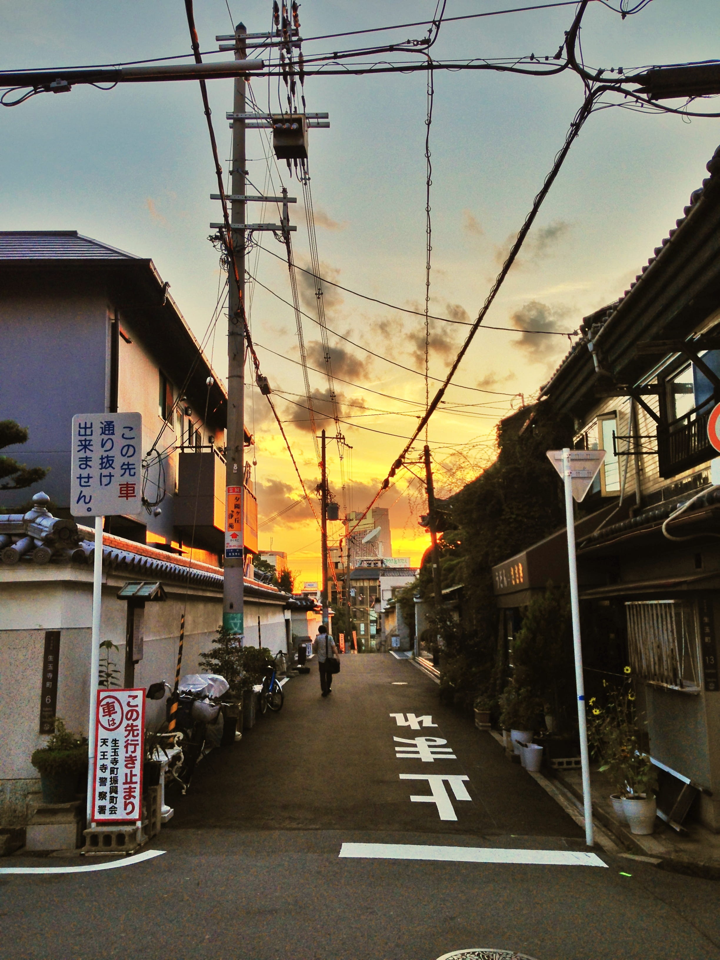 direction, 2K, nature, sunset, cables, architecture, japan, cloud - sky, city, incidental people, alley, road, alleyway, osaka, cable, modern, transportation, Phone HD Wallpaper