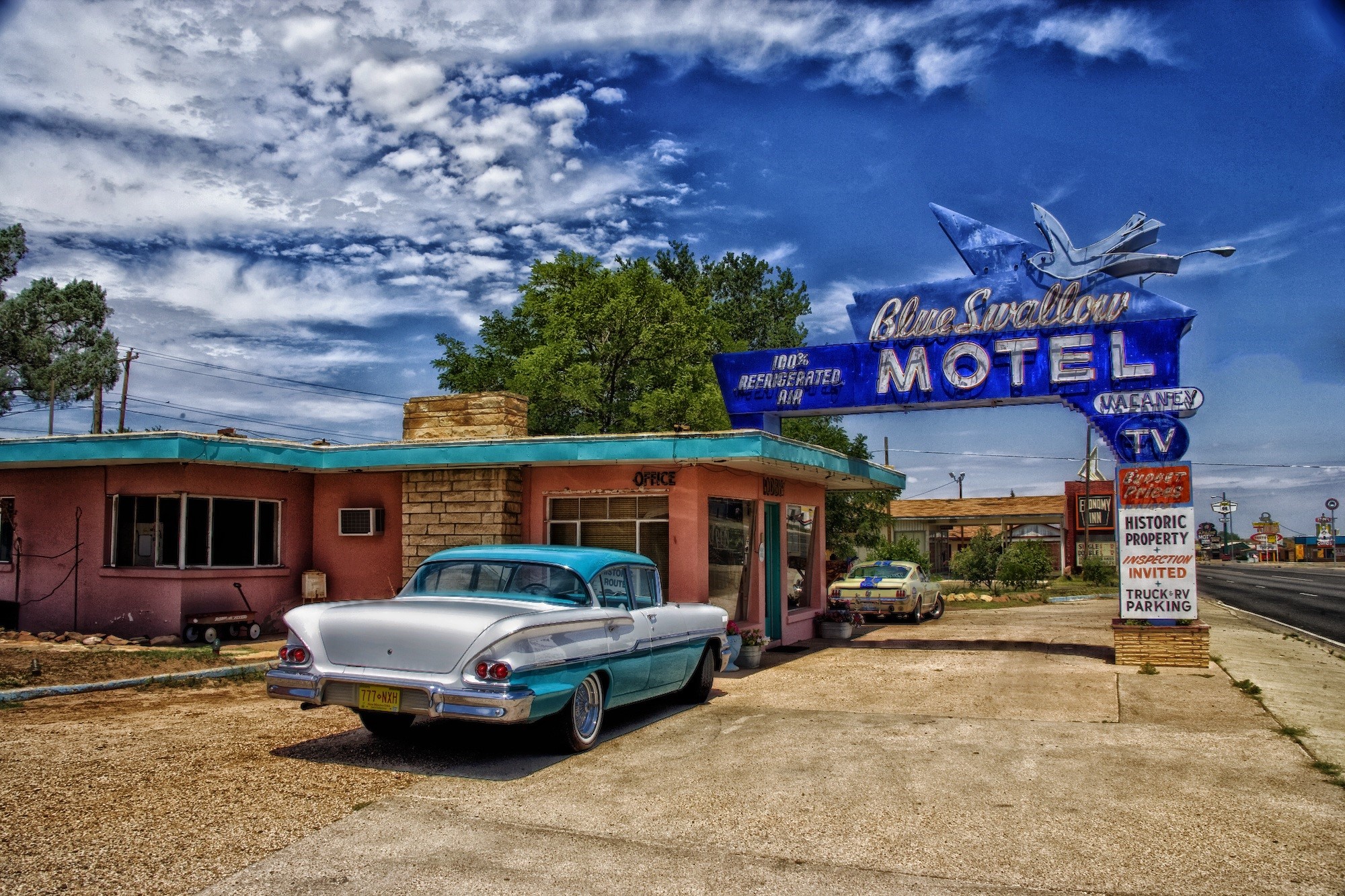 building exterior, sky, hdr, classic, cloud - sky, motor vehicle, transportation, clouds, tucumcari, travel, car, oldster, new mexico, no people, motel, HD Wallpaper