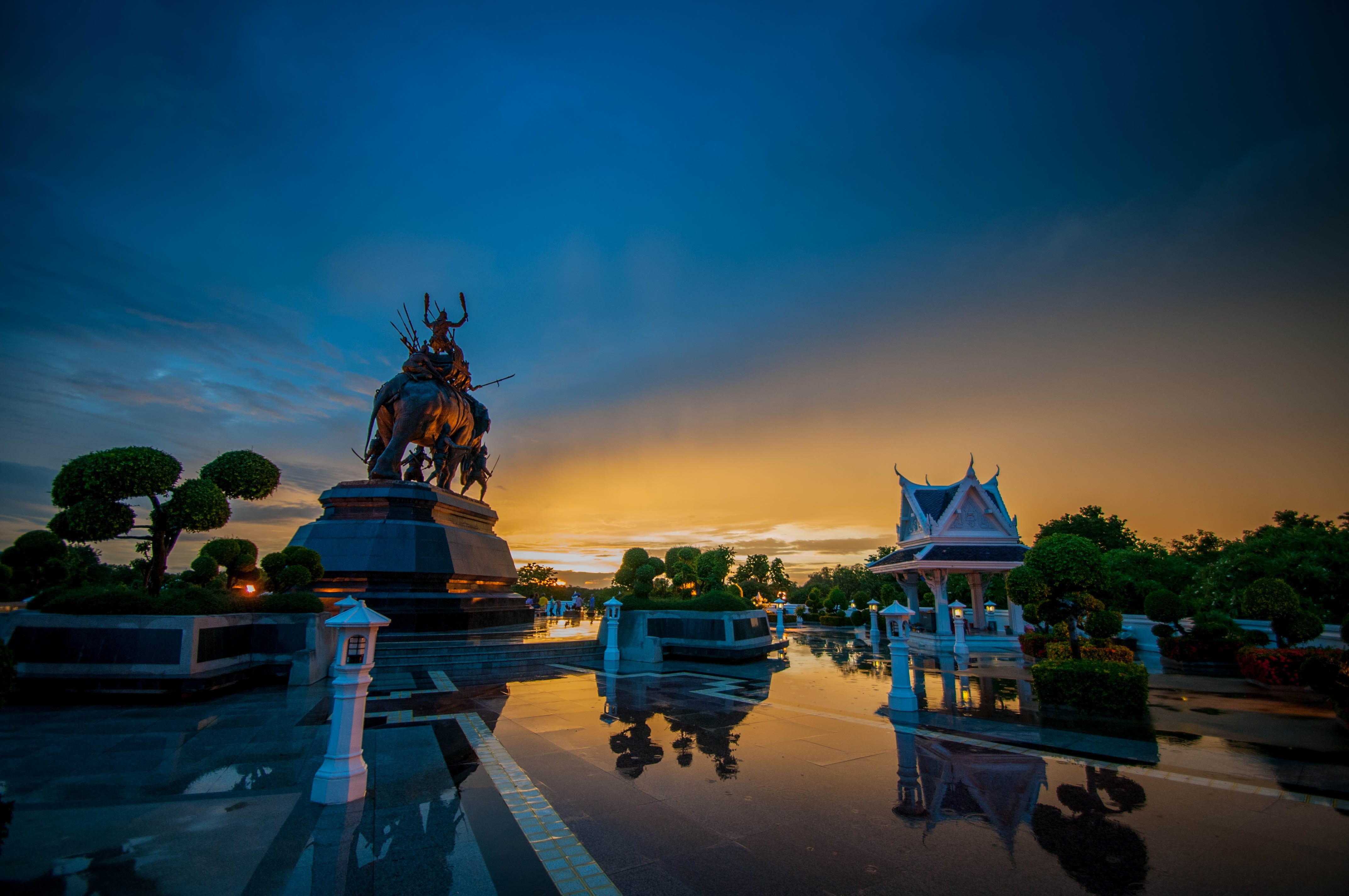 art and craft, outdoor, dusk, golden, temple - Building, theme, illuminated, wat, buddhism, no people, silhouette, asia, sculpture, architecture, cultures, HD Wallpaper