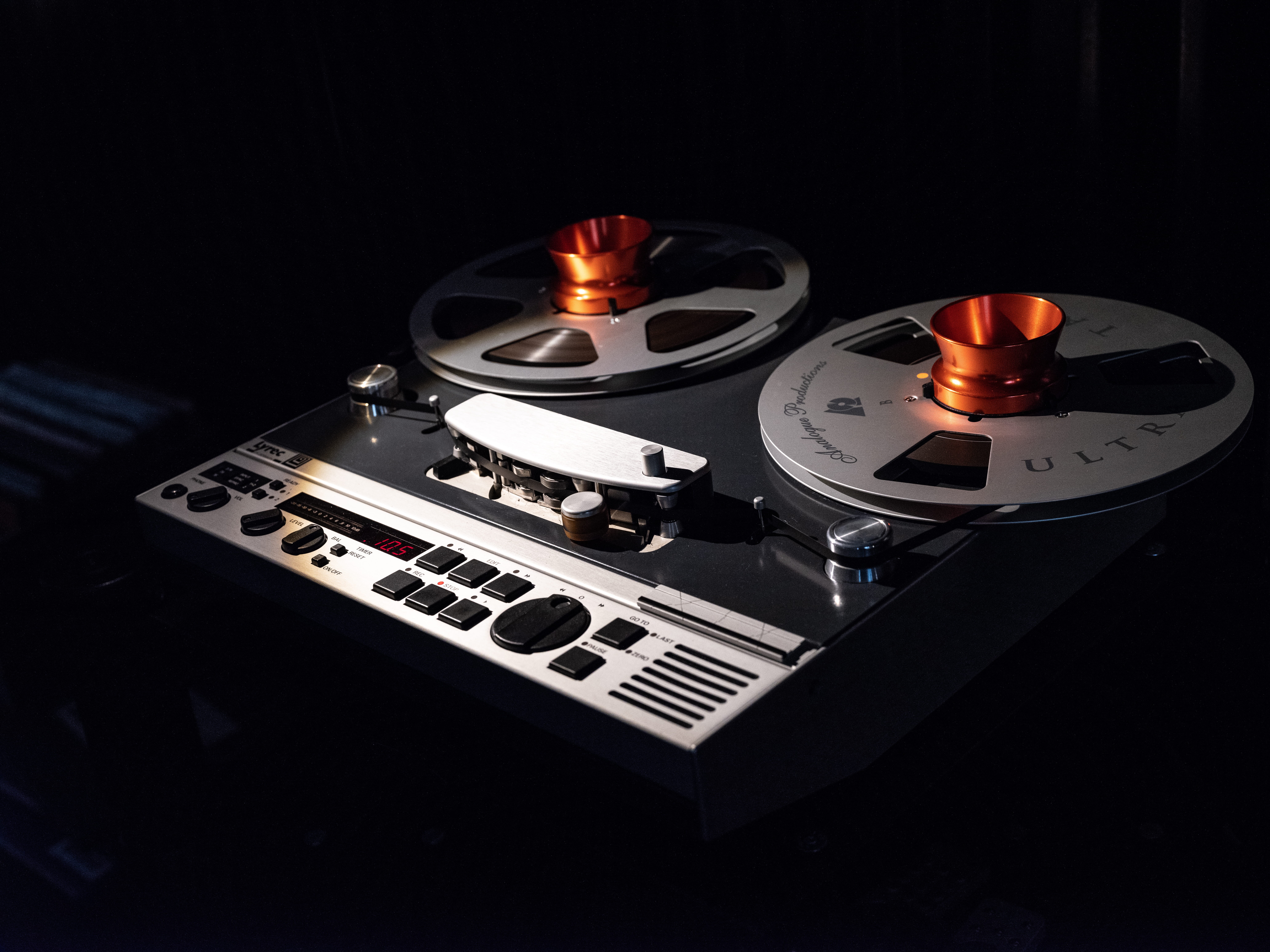 open reel machine, unused, electronic, retro, damaged, nostalgia, music, retro styled, close-up, nightlife, sound recording equipment, open reel recorder, HD Wallpaper