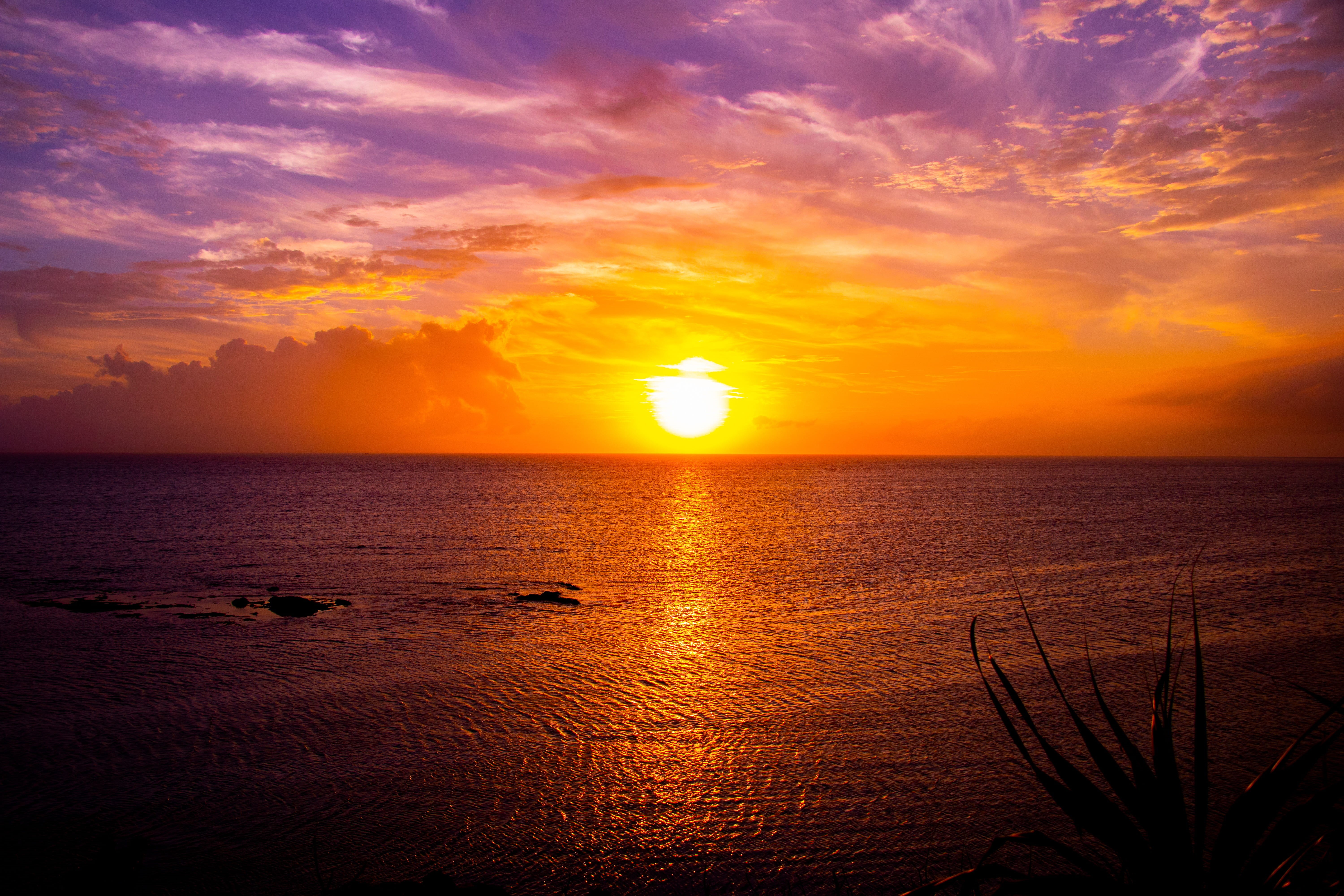 5K, okinawa, nightfall, water, at dusk, landscape, horizon over water, no people, outdoors, cloud, sun, golden, evening, sunset in japan japan, natural, HD Wallpaper
