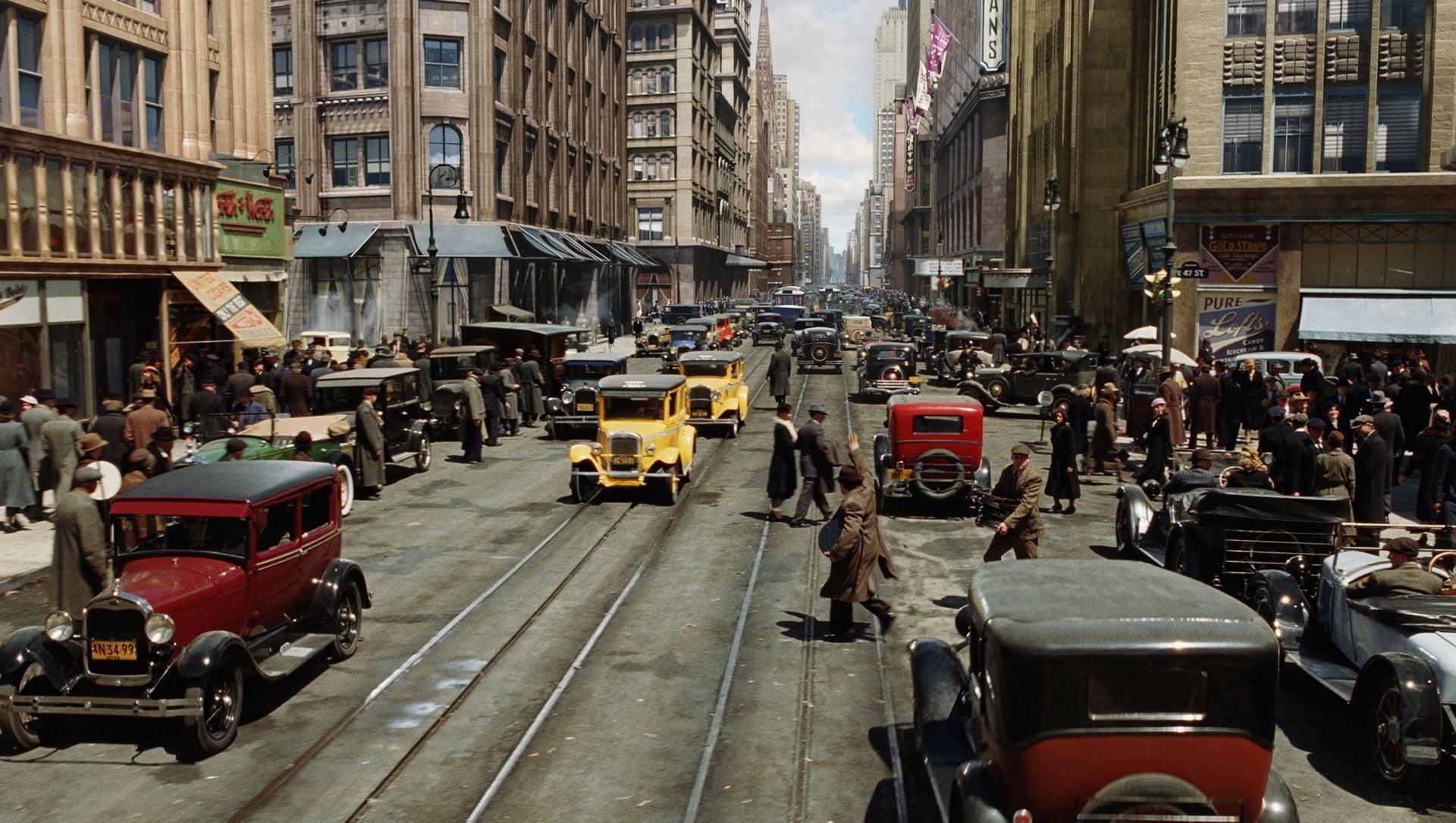 1080P, King Kong, building exterior, car, large group of people, vintage, crowd, street, motor vehicle, classic car, transportation, group of people, colorized photos, HD Wallpaper