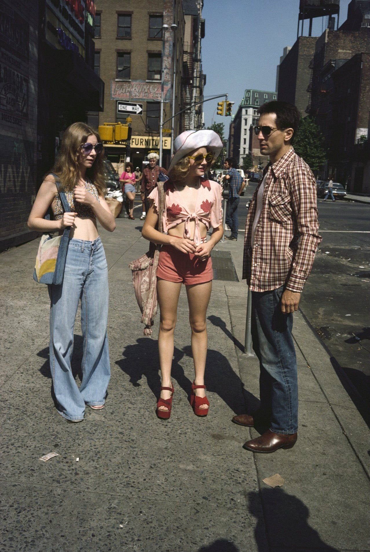 shorts, movies, Jodie Foster, actor, portrait display, film stills, 720P, young adult, street, New York City, architecture, group of people, friendship, Phone HD Wallpaper