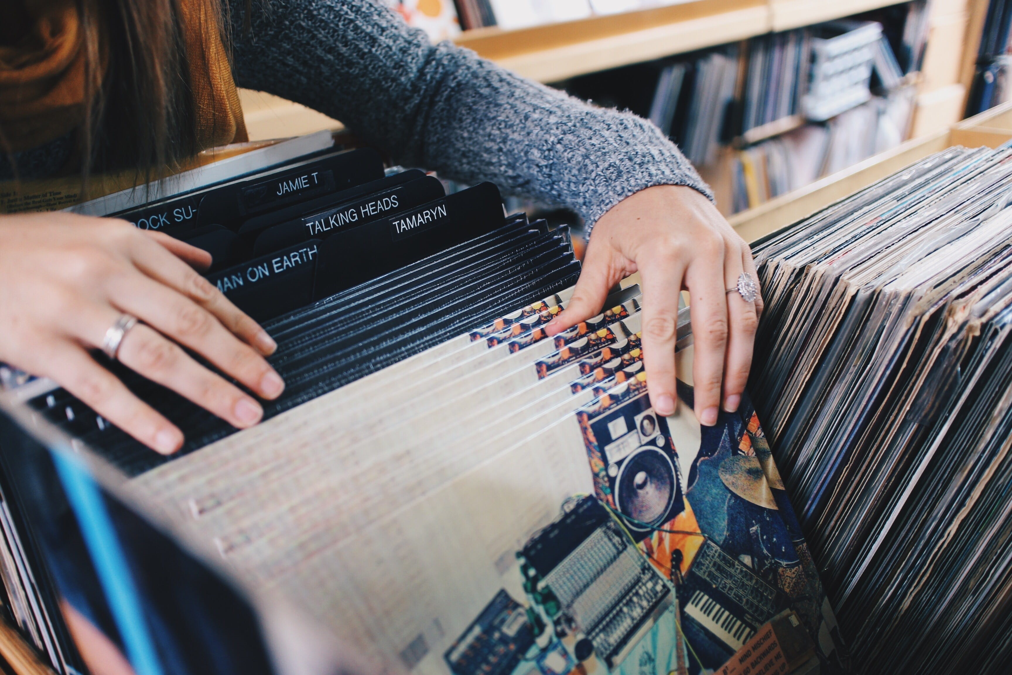 girl, lifestyles, store, person, entertainment, revival, phonograph, adult, selective focus, musical, human hand, 2K, filing, human body part, musical instrument, HD Wallpaper