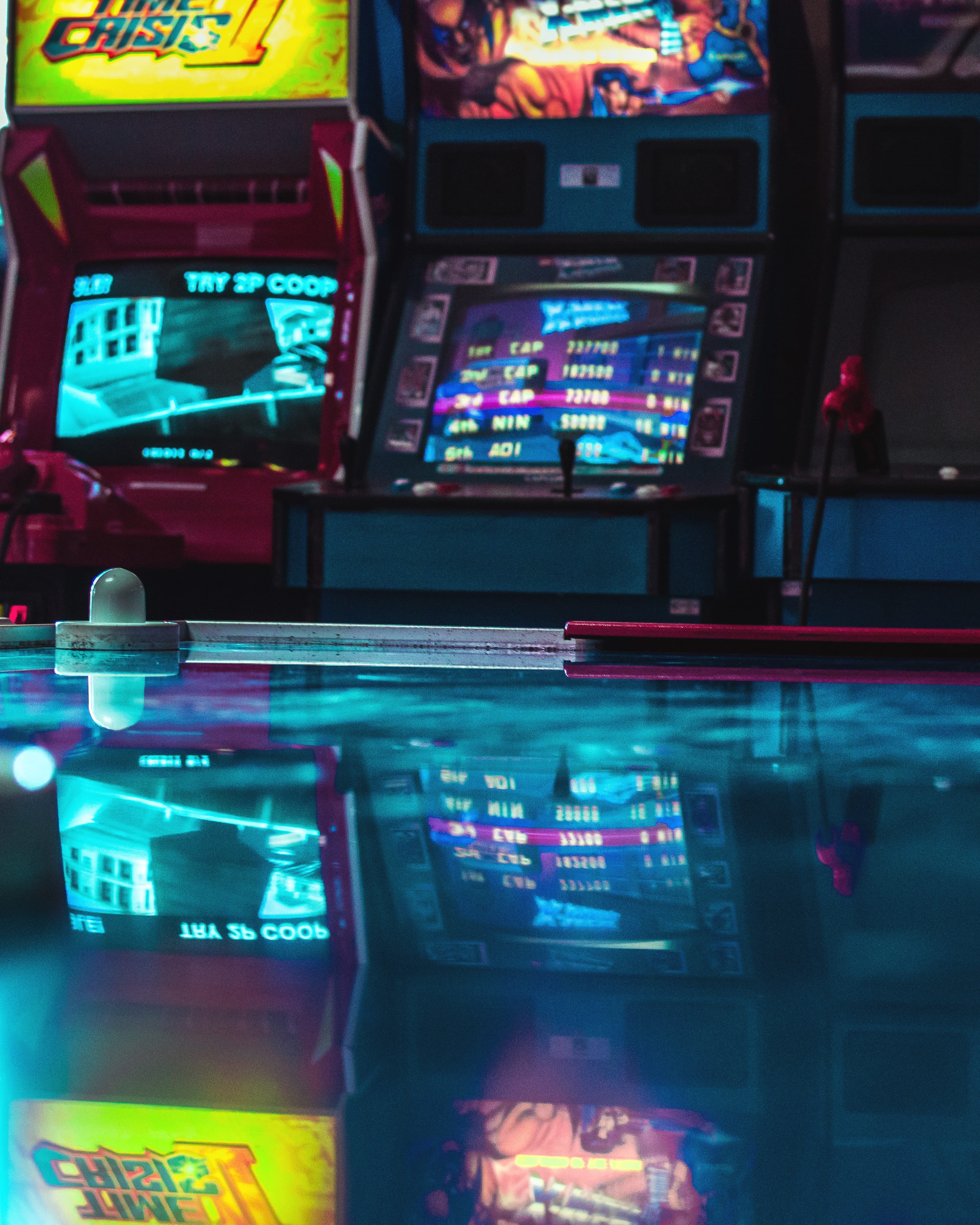arts culture and entertainment, computer, empty, gamer, computer monitor, close-up, gaming, store, lot, screen, reflection, in a row, arcade, slot machine, Phone HD Wallpaper