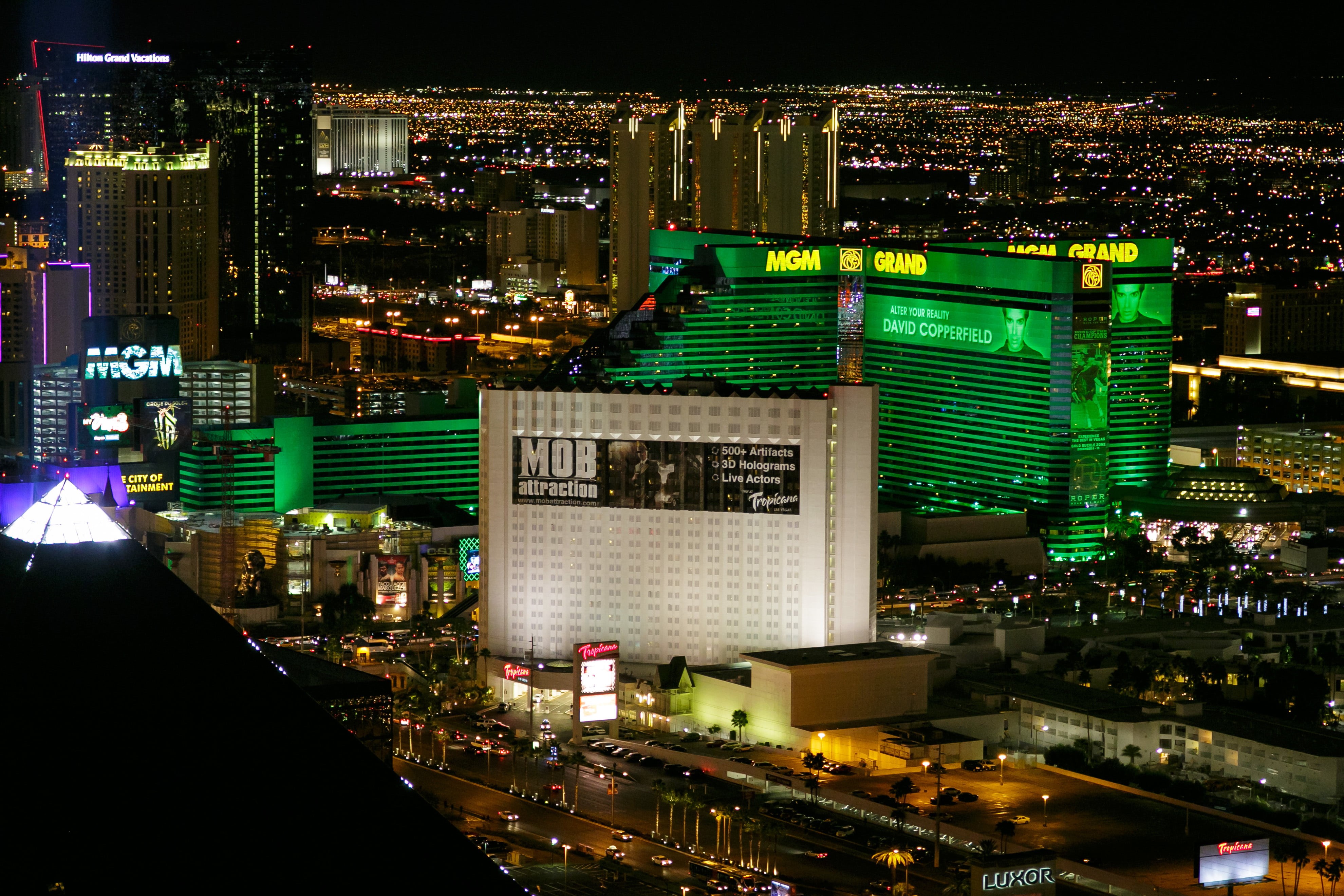 luxury, modern, settlement, crowded, Las Vegas, office building exterior, architecture, skyscraper, financial district, crowd, 4K, building, tall - high, HD Wallpaper