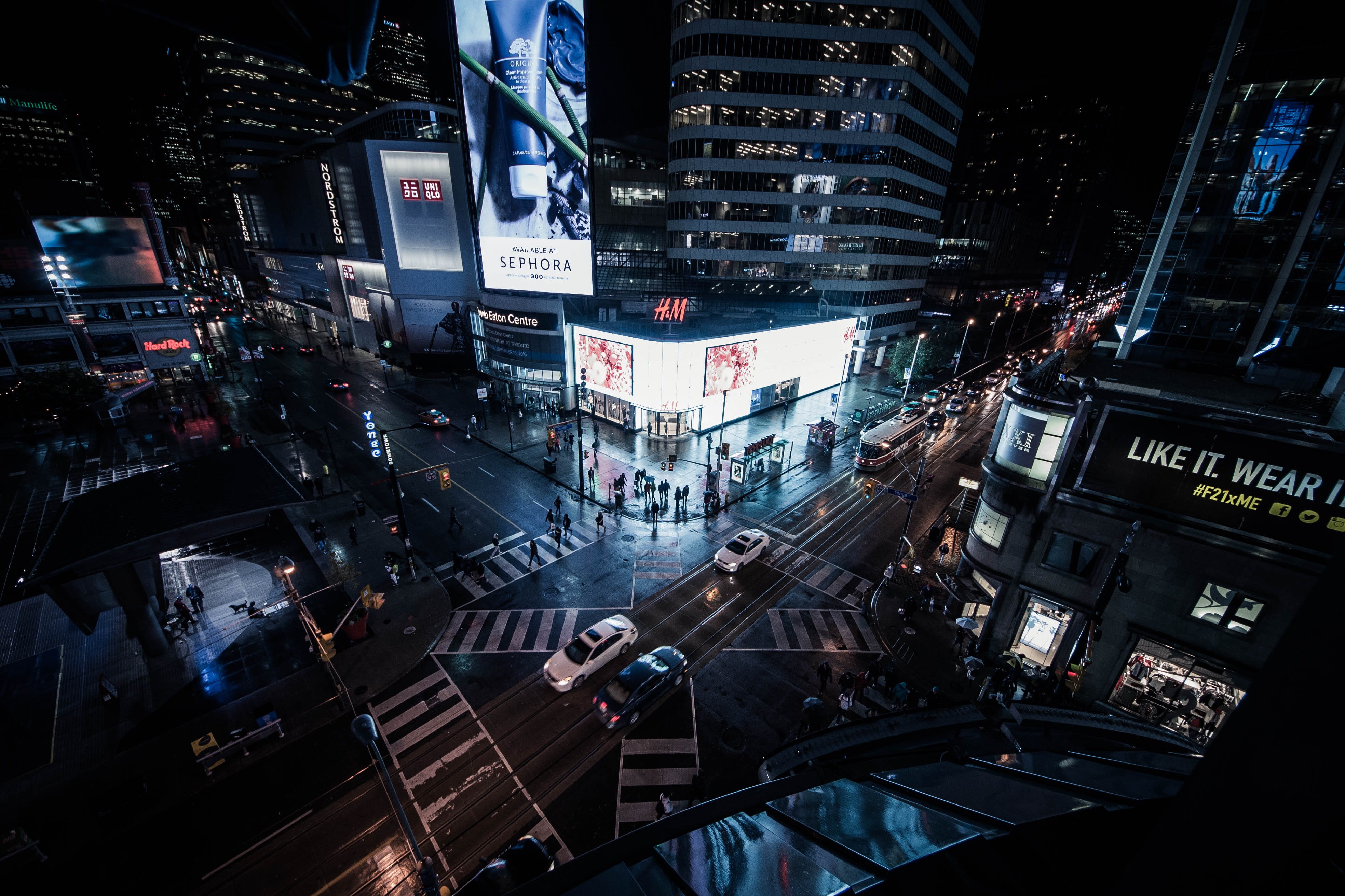 building exterior, sign, no people, advertisement, yonge and dundas square, road, town, landscape, city, intersection, office building exterior, human, HD Wallpaper
