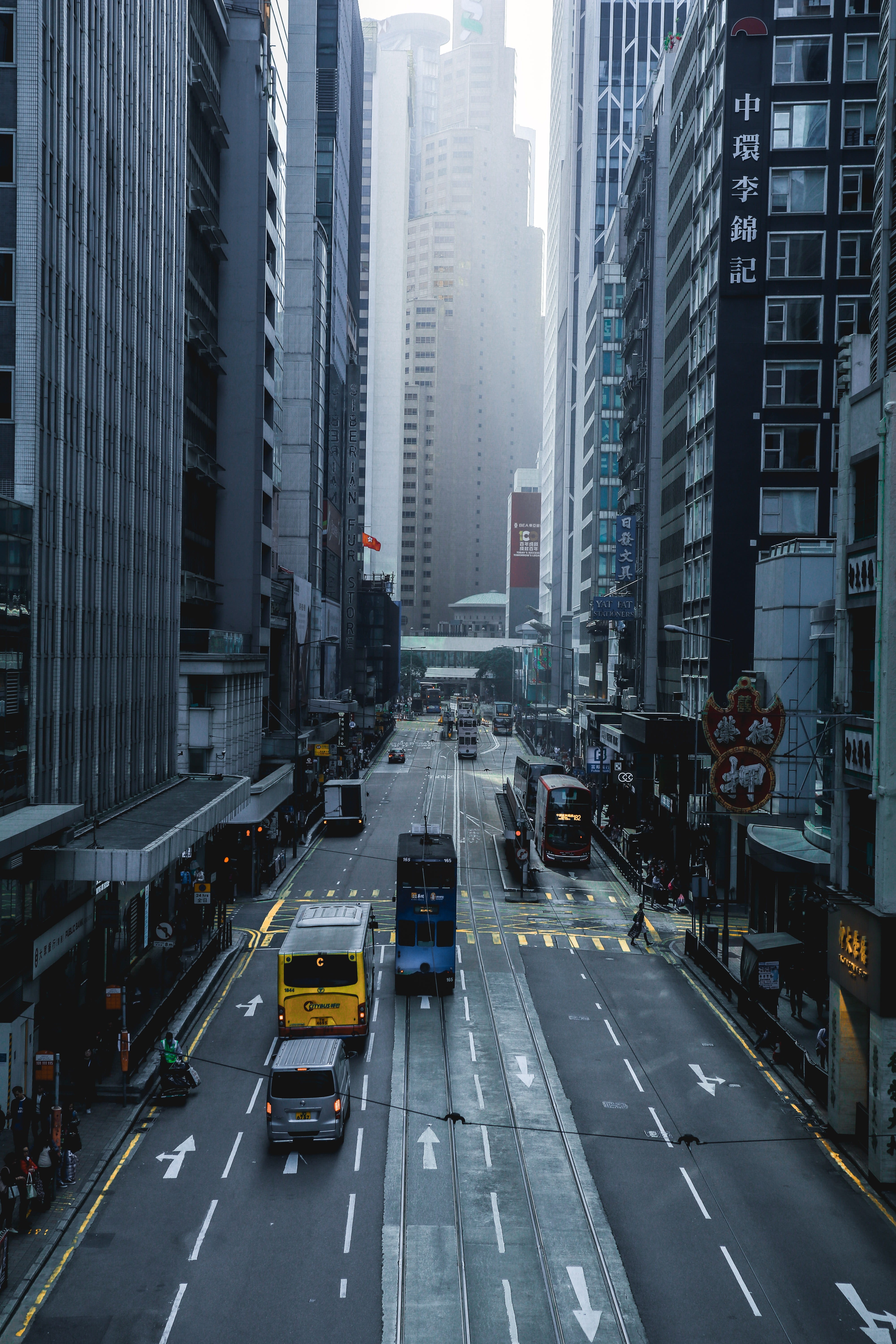 mode of transportation, automobile, metropolis, marking, on the move, vehicle, land vehicle, architecture, financial district, city, transportation, building exterior, Phone HD Wallpaper