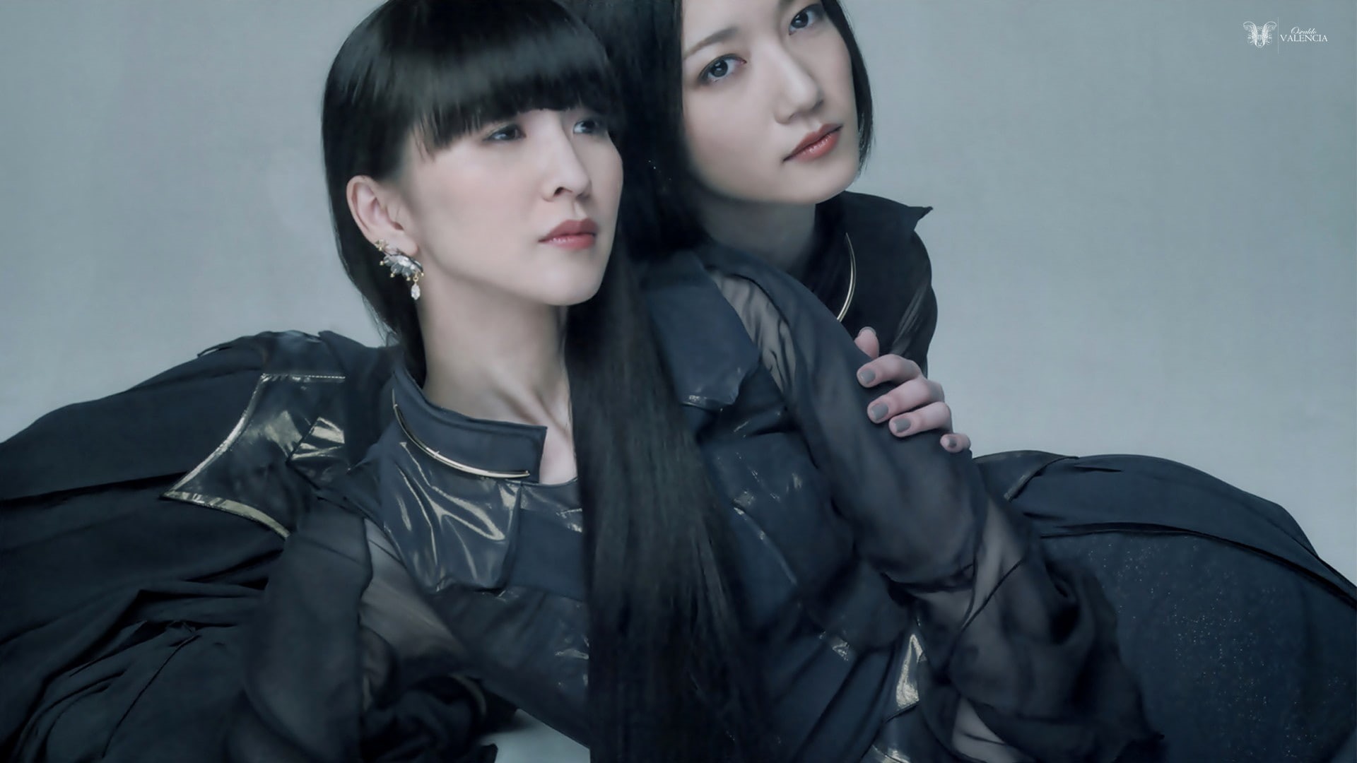Nocchi, ayano omoto, clothing, people, J-pop, front view, beauty, kashiyuka, hairstyle, Hiroshima, real people, lifestyles, looking at camera, gray, togetherness, HD Wallpaper
