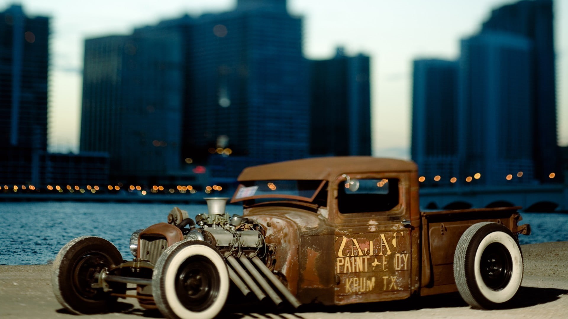 grey, mode of transportation, built structure, tilt shift, urban Scene, outdoors, car, near, motor vehicle, land Vehicle, old, toy, nostalgia, street, no People, HD Wallpaper