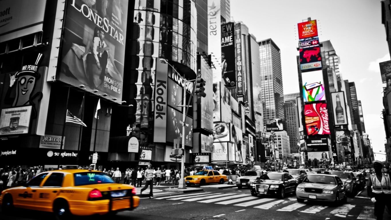 street, selective coloring, building exterior, architecture, sign, mode of transportation, selective, york, 720P, motion, traffic, photo, city street, HD Wallpaper