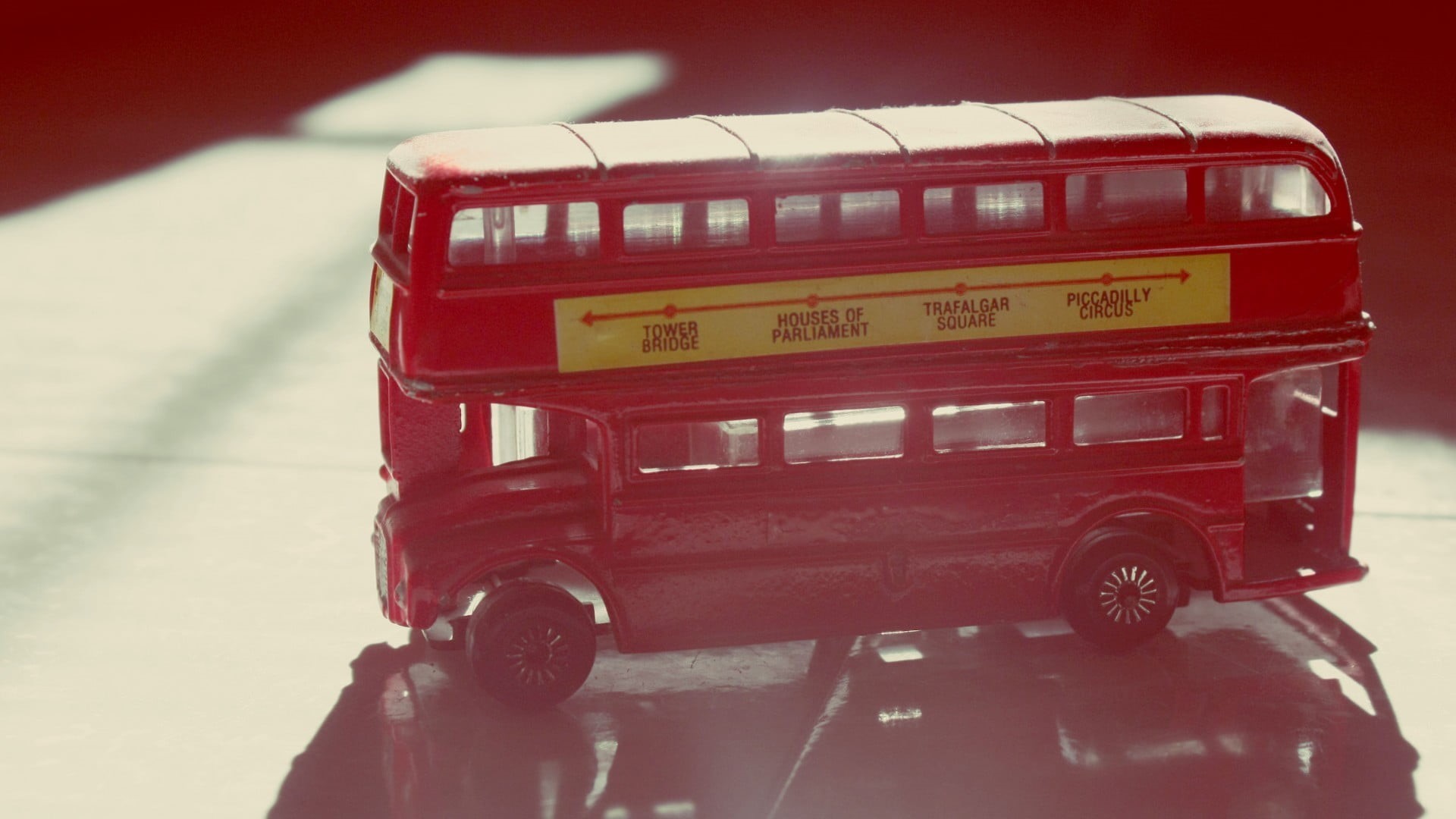 focus on foreground, sunlight, bus, text, western script, travel, mode of transportation, motor vehicle, car, land vehicle, doubledecker, 1080P, no people, HD Wallpaper