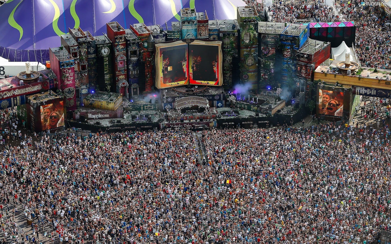 day, outdoors, arts culture and entertainment, music, architecture, high angle view, built structure, mode of transportation, lot, crowds, 720P, illuminated, HD Wallpaper