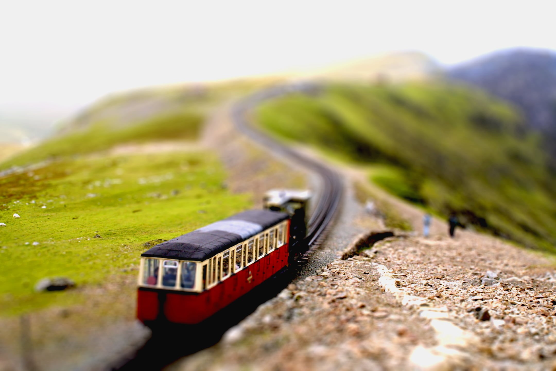 transportation, shift, travel, mode of Transport, plastic, red and black, toy, snowdon, 1080P, tilt shift, black, wales, fake  train, uk, red, railroad Track, HD Wallpaper