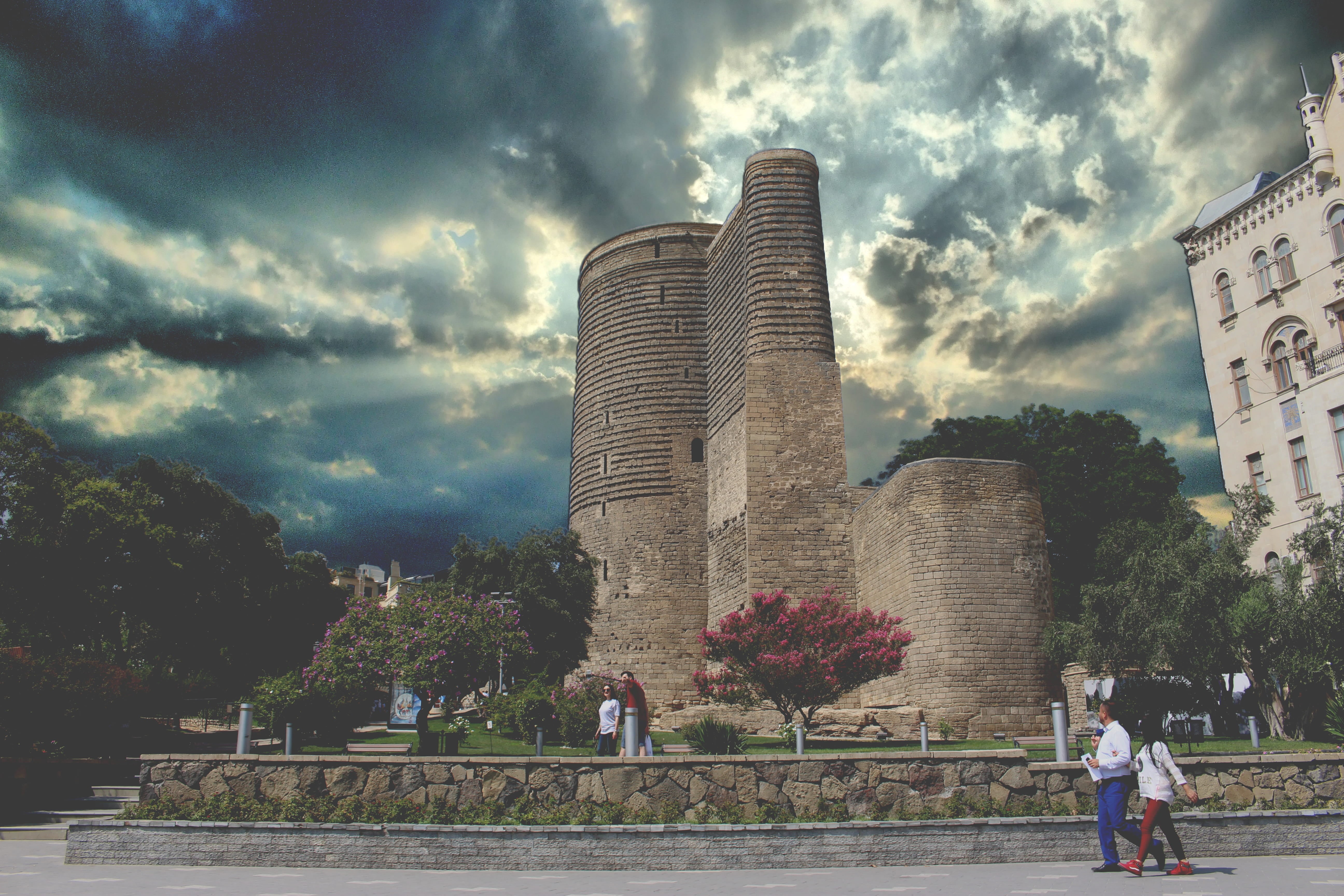 architecture, maiden tower, office building exterior, skyscraper, built structure, cloud - sky, city, real people, plant, people, outdoors, sky, landmark, HD Wallpaper