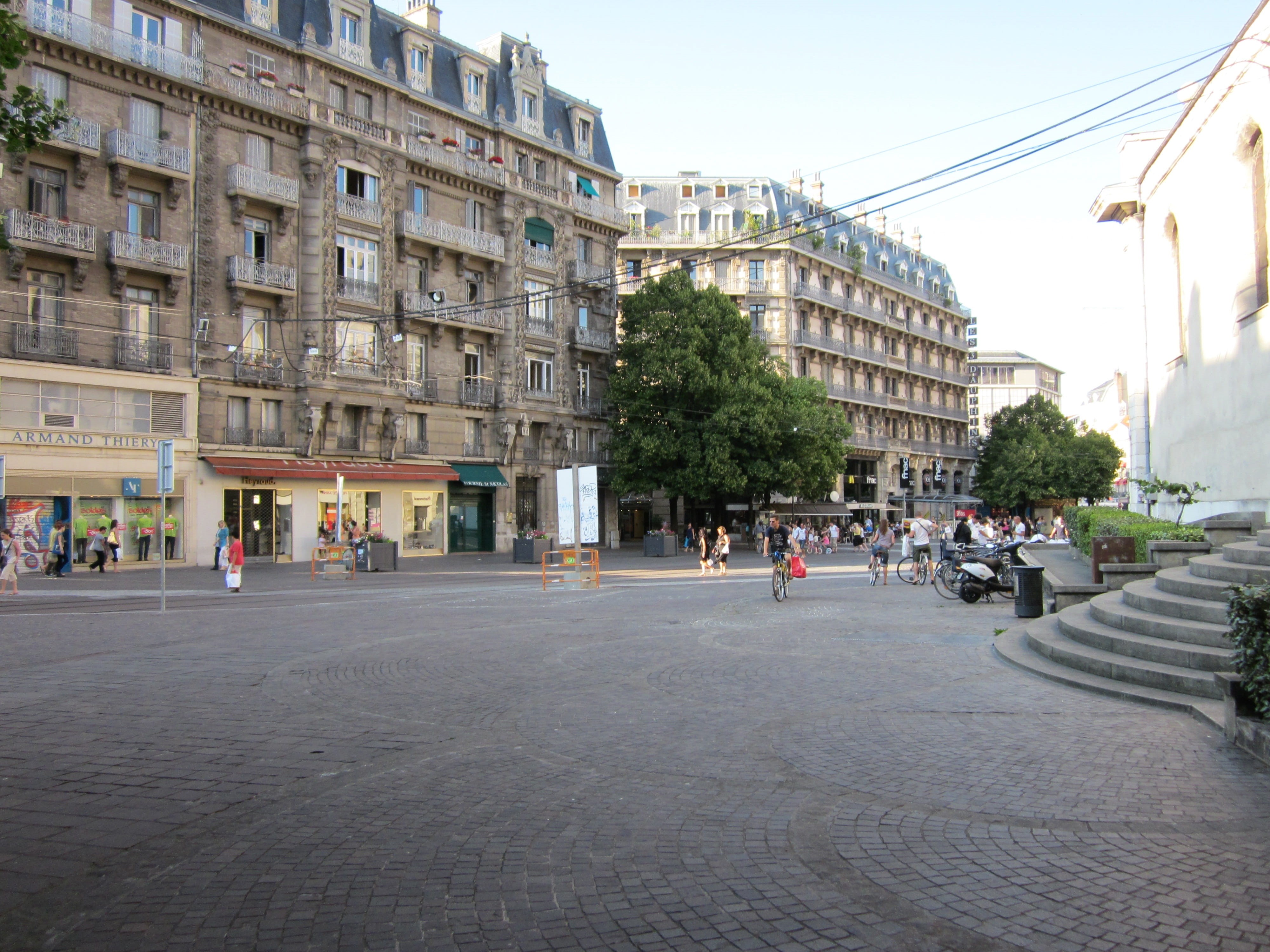 crowd, Grenoble, apartment, road, city life, city street, architecture, residential district, outdoors, tree, building, built structure, day, Center, street, HD Wallpaper