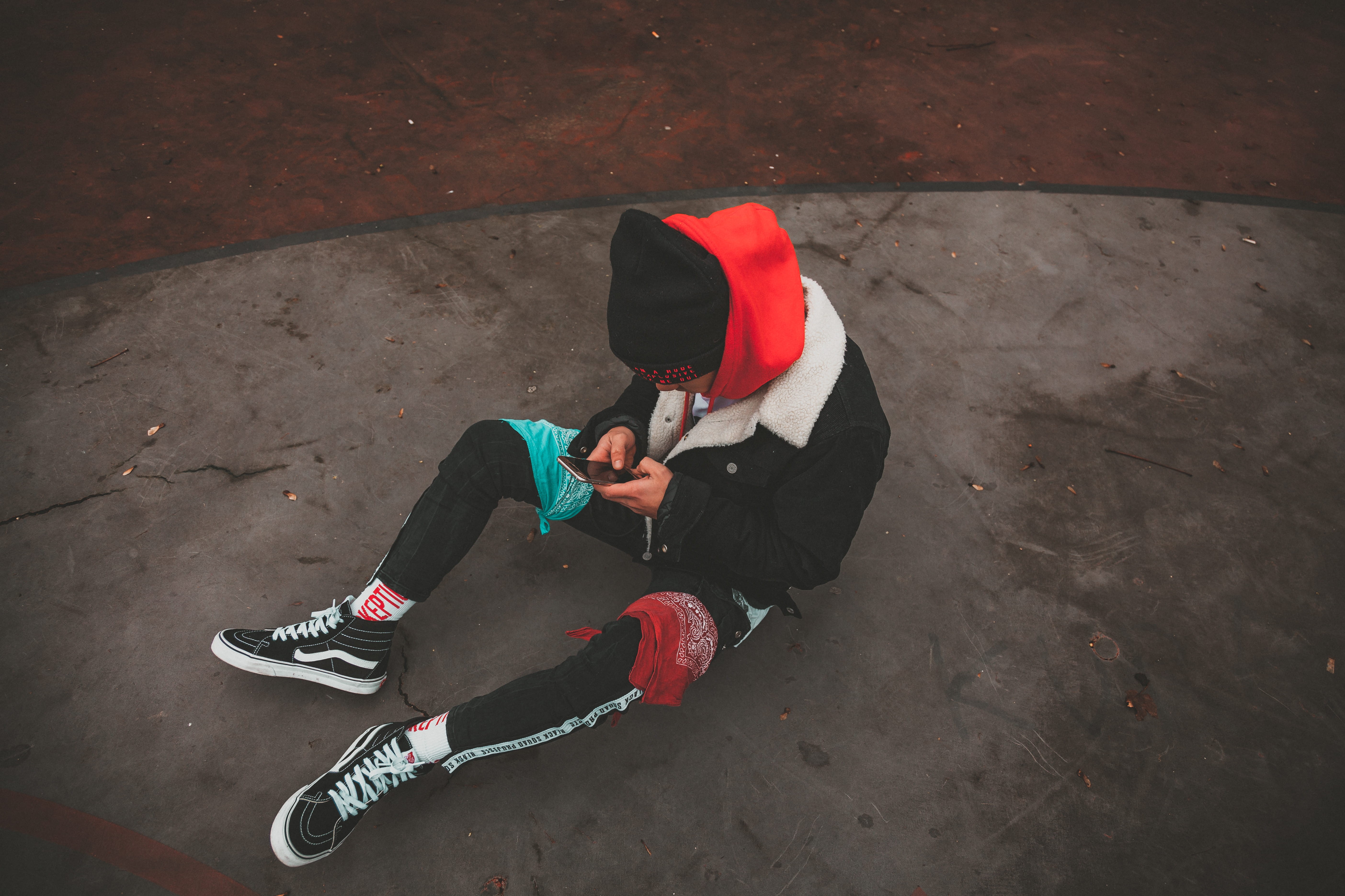 grey, holding, skill, pavement, human, city, man, standing, fashion, sport, style, tech, urban, technology, lifestyles, high angle view, black color, apparel, HD Wallpaper