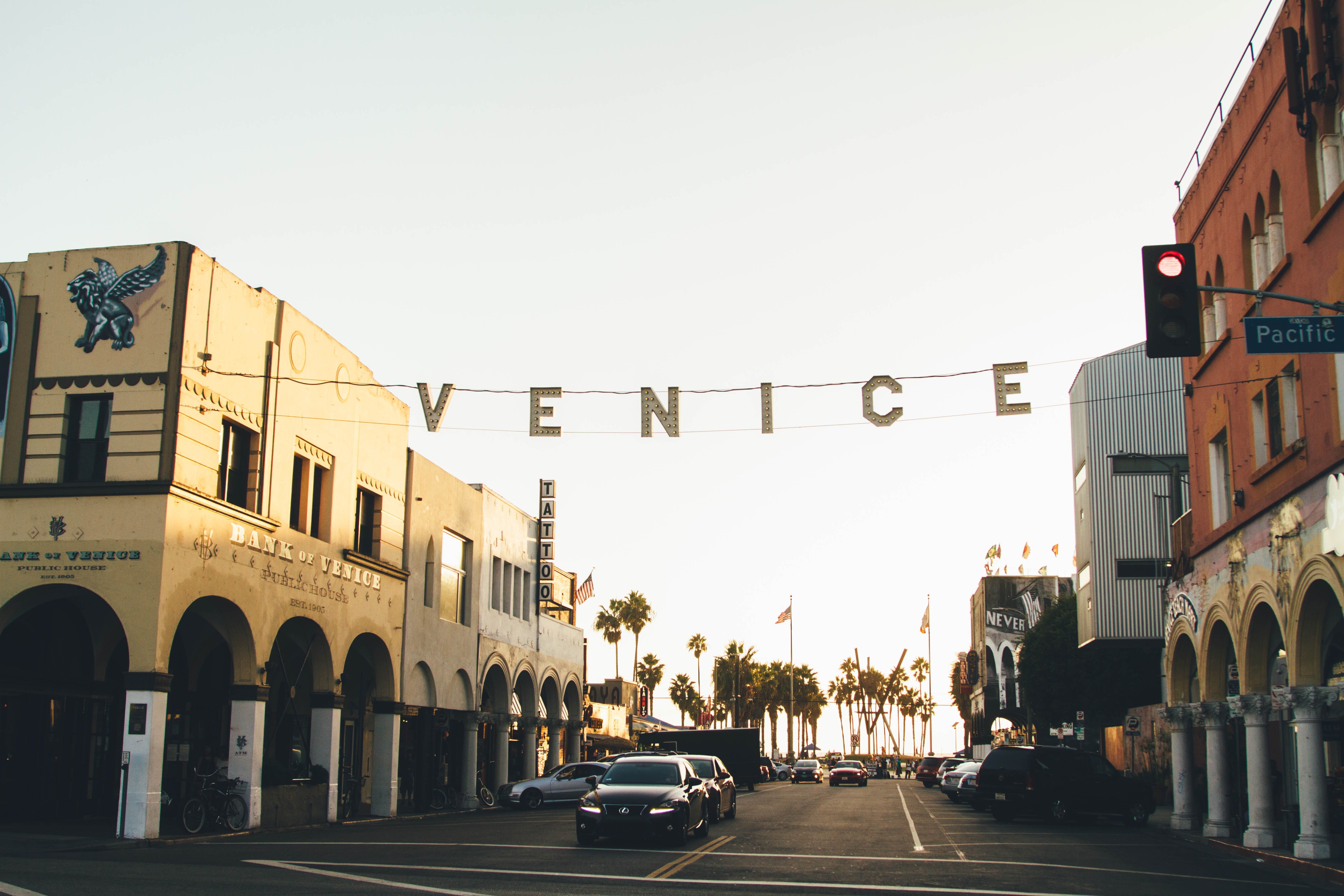 built structure, 5K, building exterior, sky, architecture, los angeles, day, clear sky, direction, skating, street, southern california, transportation, HD Wallpaper
