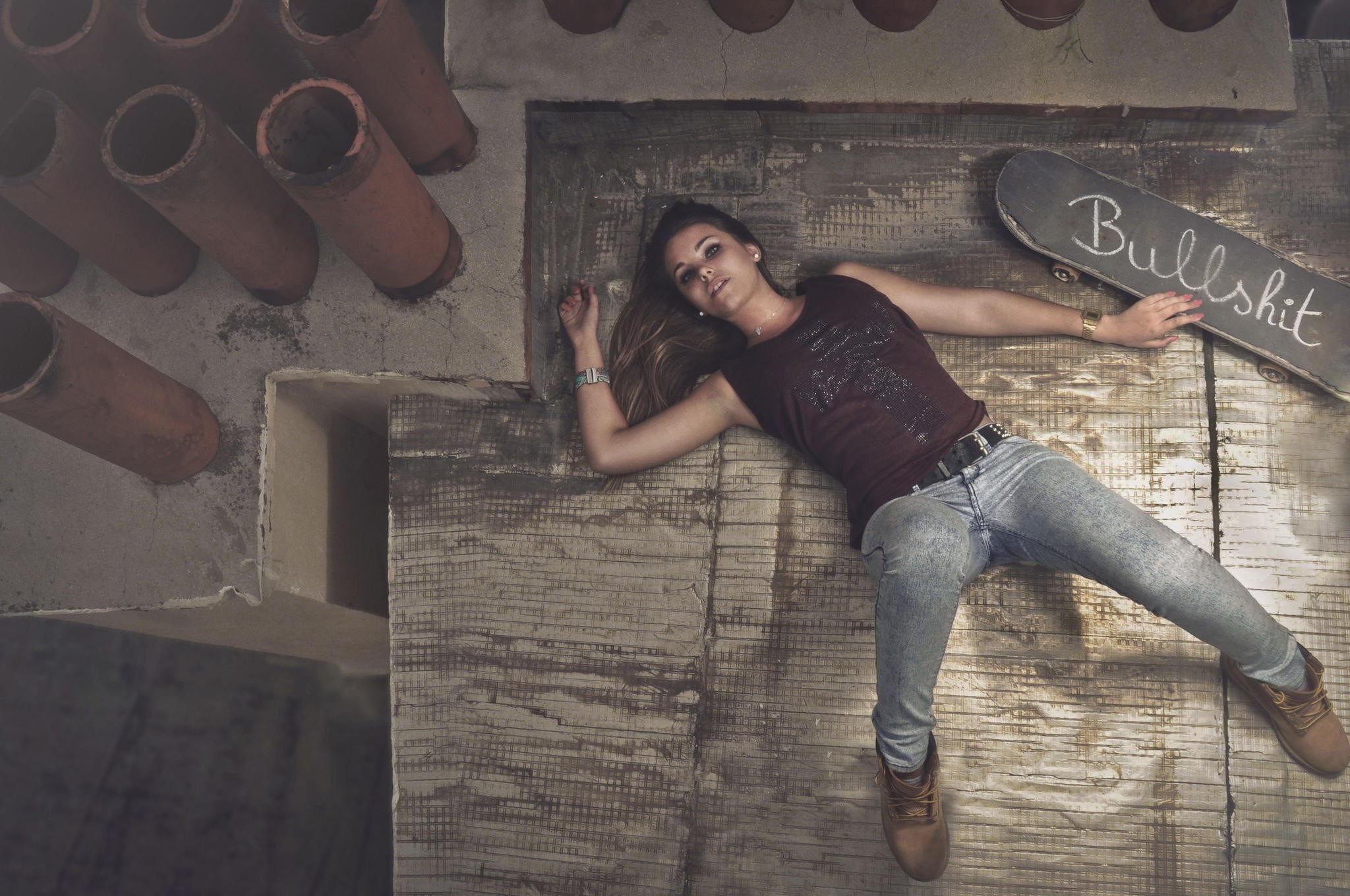 portrait, full length, one person, leisure activity, flooring, real people, adult, wood, women, hairstyle, 1080P, wood - material, looking at camera, fashion, HD Wallpaper