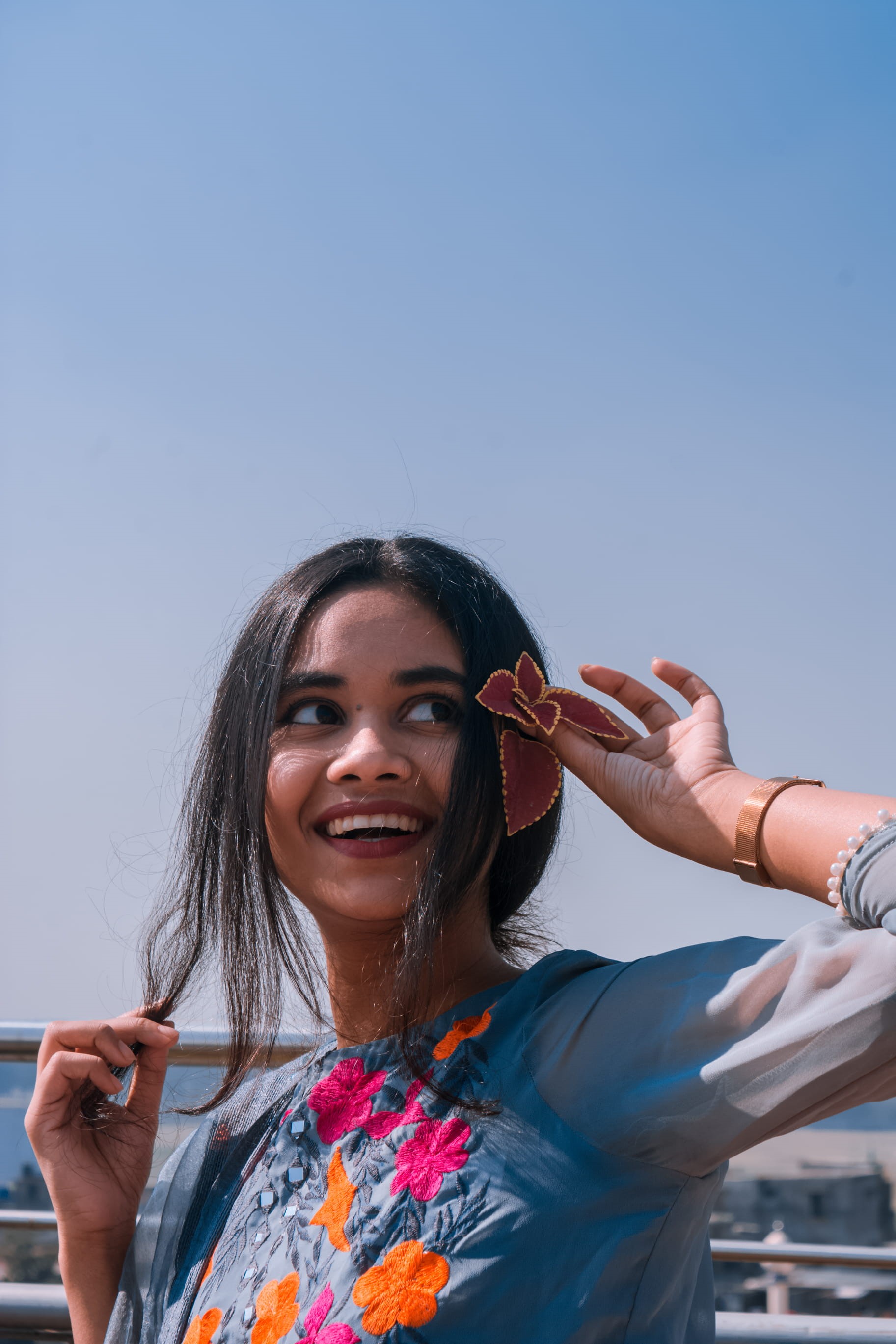 blurred background, clear sky, pretty, leisure activity, photoshoot, beautiful woman, portrait, sky, looking at camera, bangladeshi, youth, fashionable, Phone HD Wallpaper