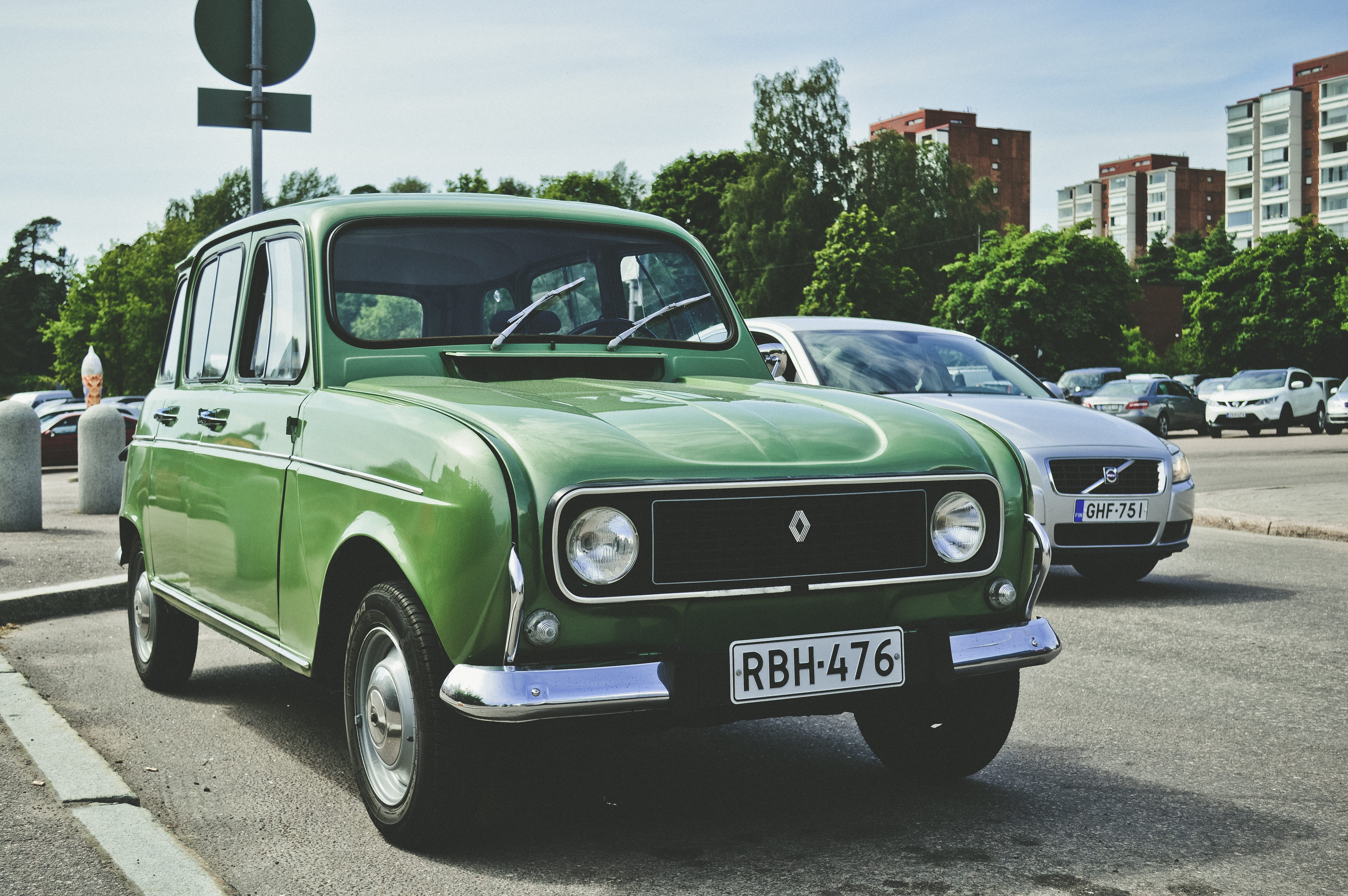 outdoors, auto, mode of transportation, classic, vintage car, nature, design, motor vehicle, sedan, luxury, tree, renault, plant, green color, modern, land vehicle, HD Wallpaper