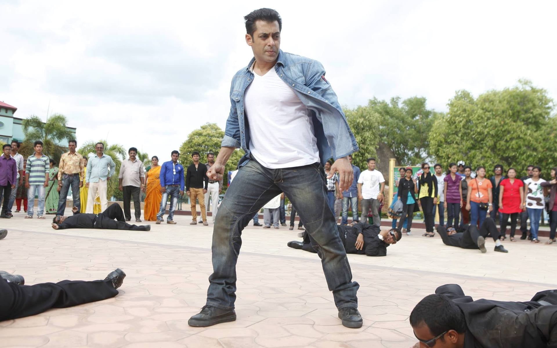 jai, movie, 1080P, gray, bollywood, men, Movies, Bollywood Movies, action, lifestyles, button, ho, front view, salman khan, shirt, stills, 2014, large group of people, HD Wallpaper