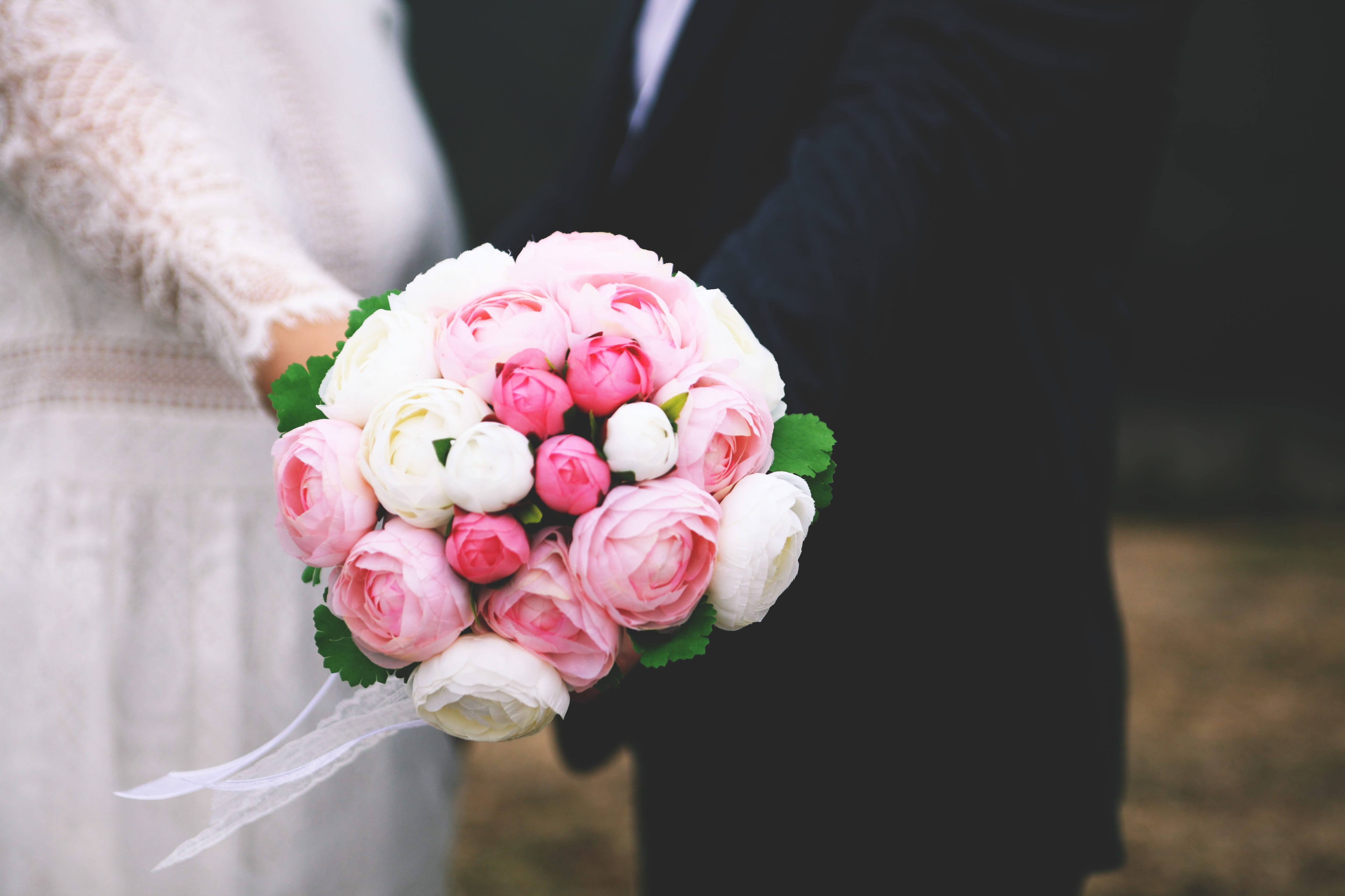flowers, life events, outdoors, human Hand, flower, wife, people, love, Wedding, rose, various, vulnerability, rose - Flower, marriage, 4K, married, freshness, HD Wallpaper