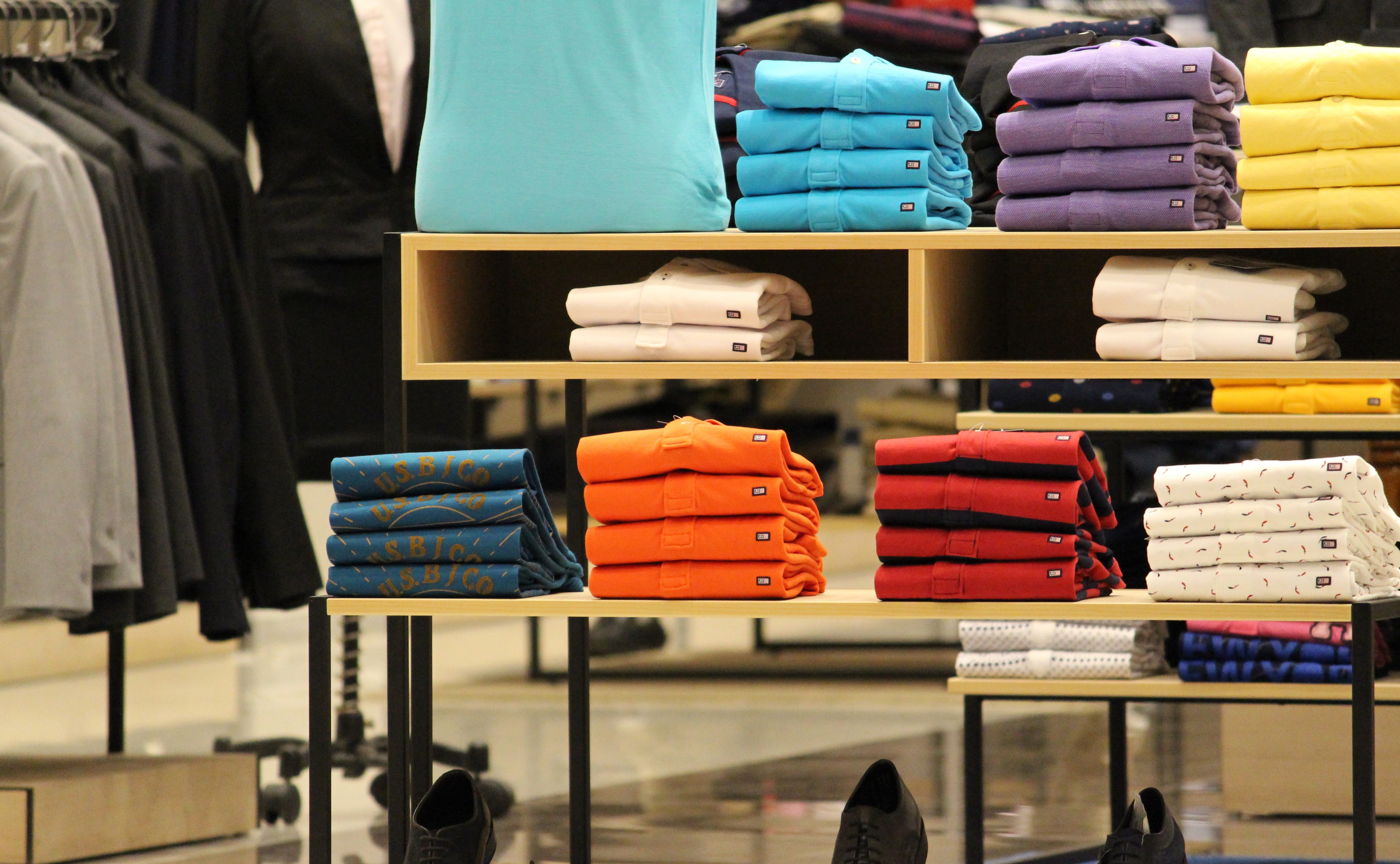 man, wear, coathanger, shelf, s, style, shirts, large group of objects, Shirt, consumerism, sale, menswear, in a row, 4K, clothing, Tshirt, multi Colored, HD Wallpaper